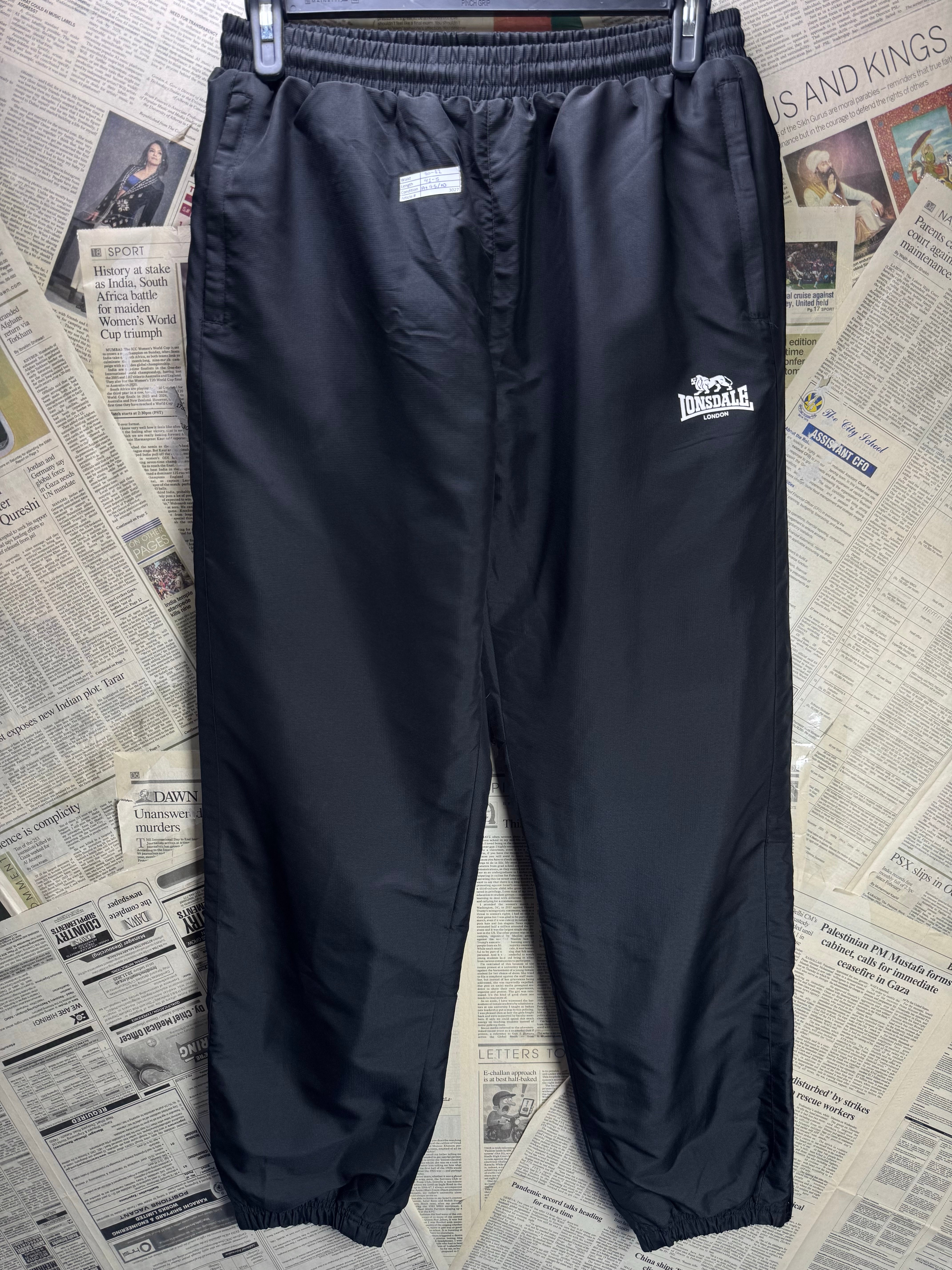 Lonsdale® Waist: 30" to 32" | Black | Sports Trousers | Polyester | 3027 - Genuine Maal