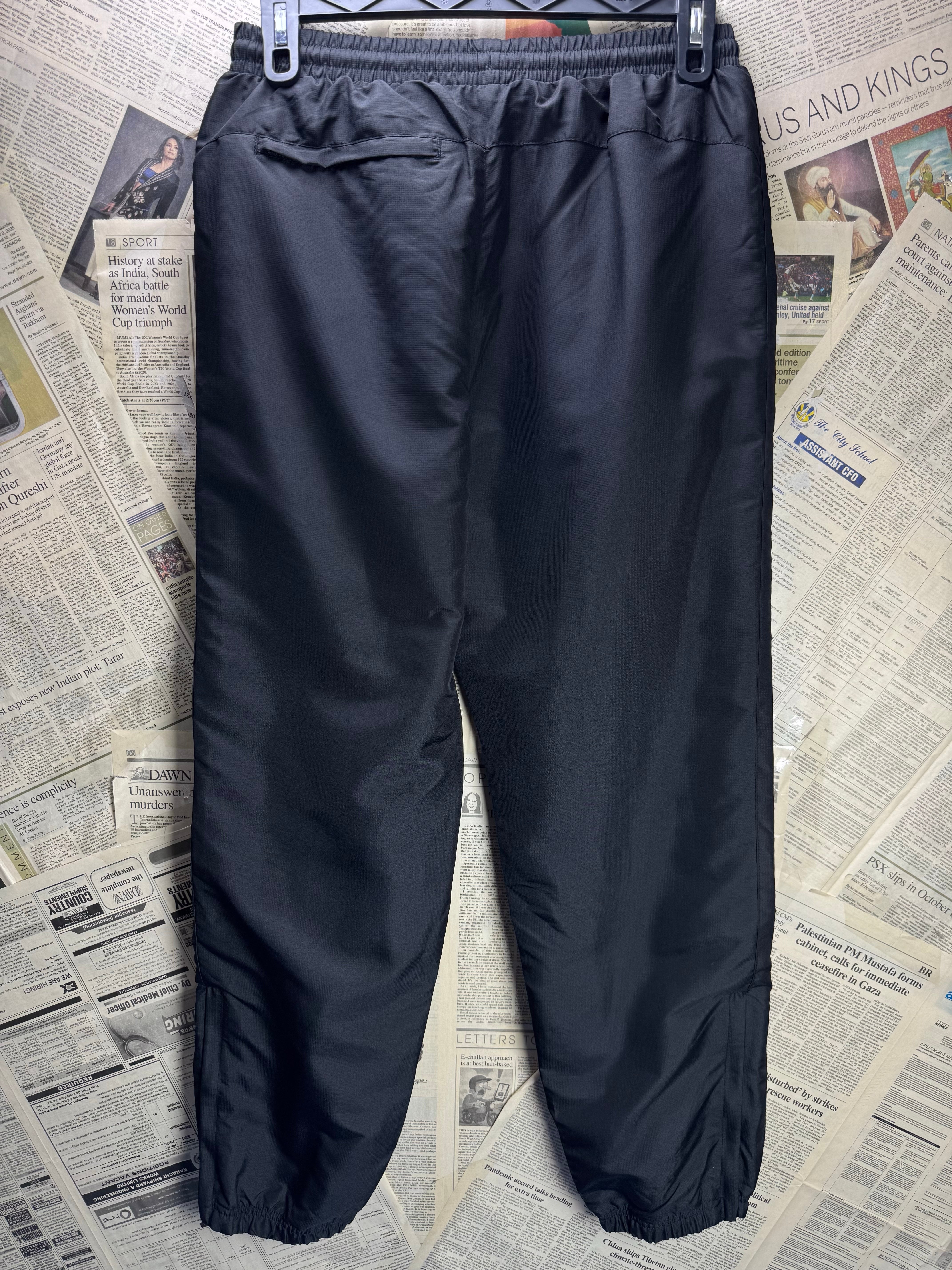 Lonsdale® Waist: 30" to 32" | Black | Sports Trousers | Polyester | 3027 - Genuine Maal