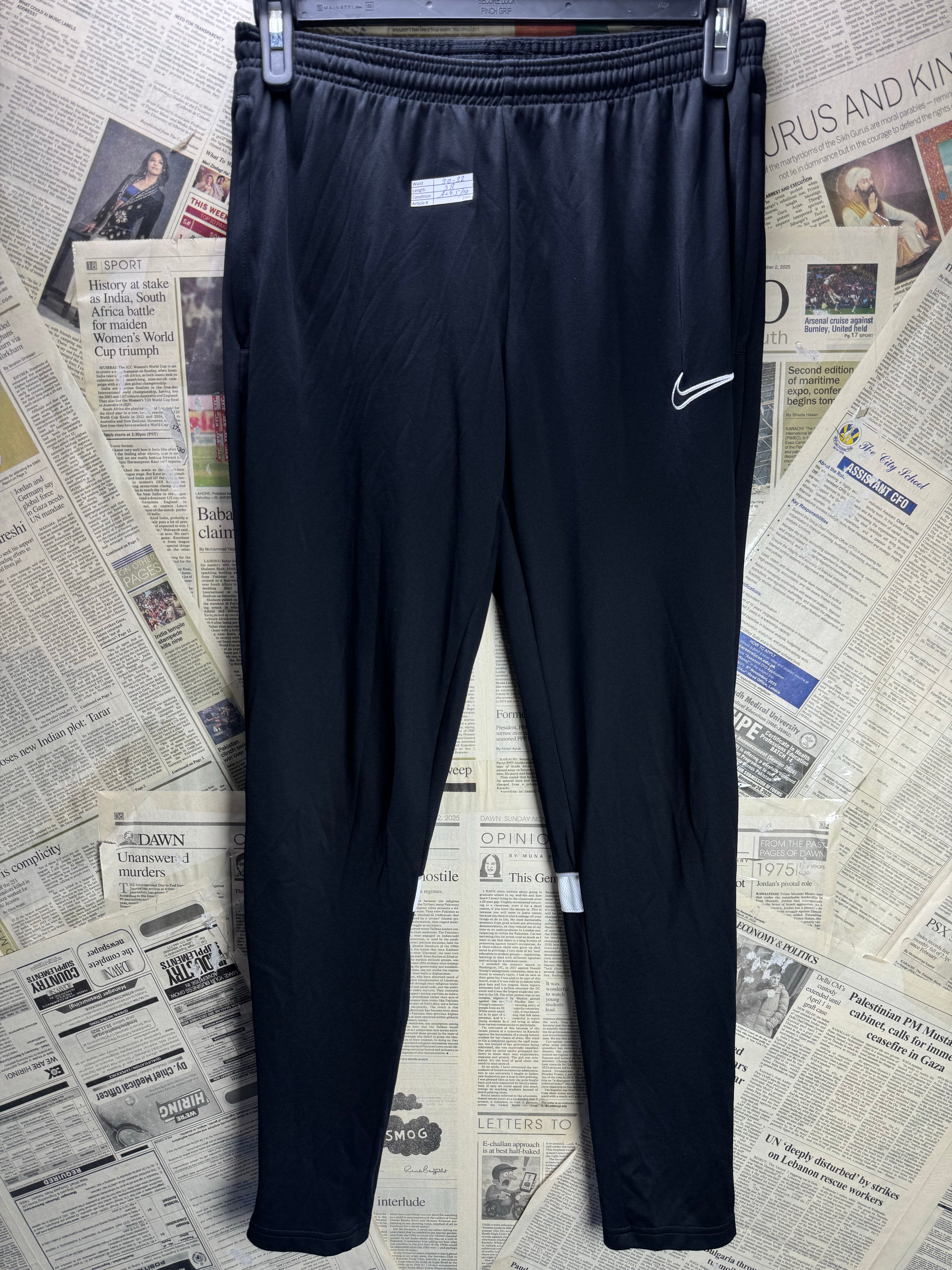 N*ike® Waist: 30" to 32" | Black | Sports Trousers | Polyester | 2998 - Genuine Maal