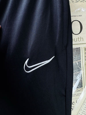 N*ike® Waist: 30" to 32" | Black | Sports Trousers | Polyester | 2998 - Genuine Maal