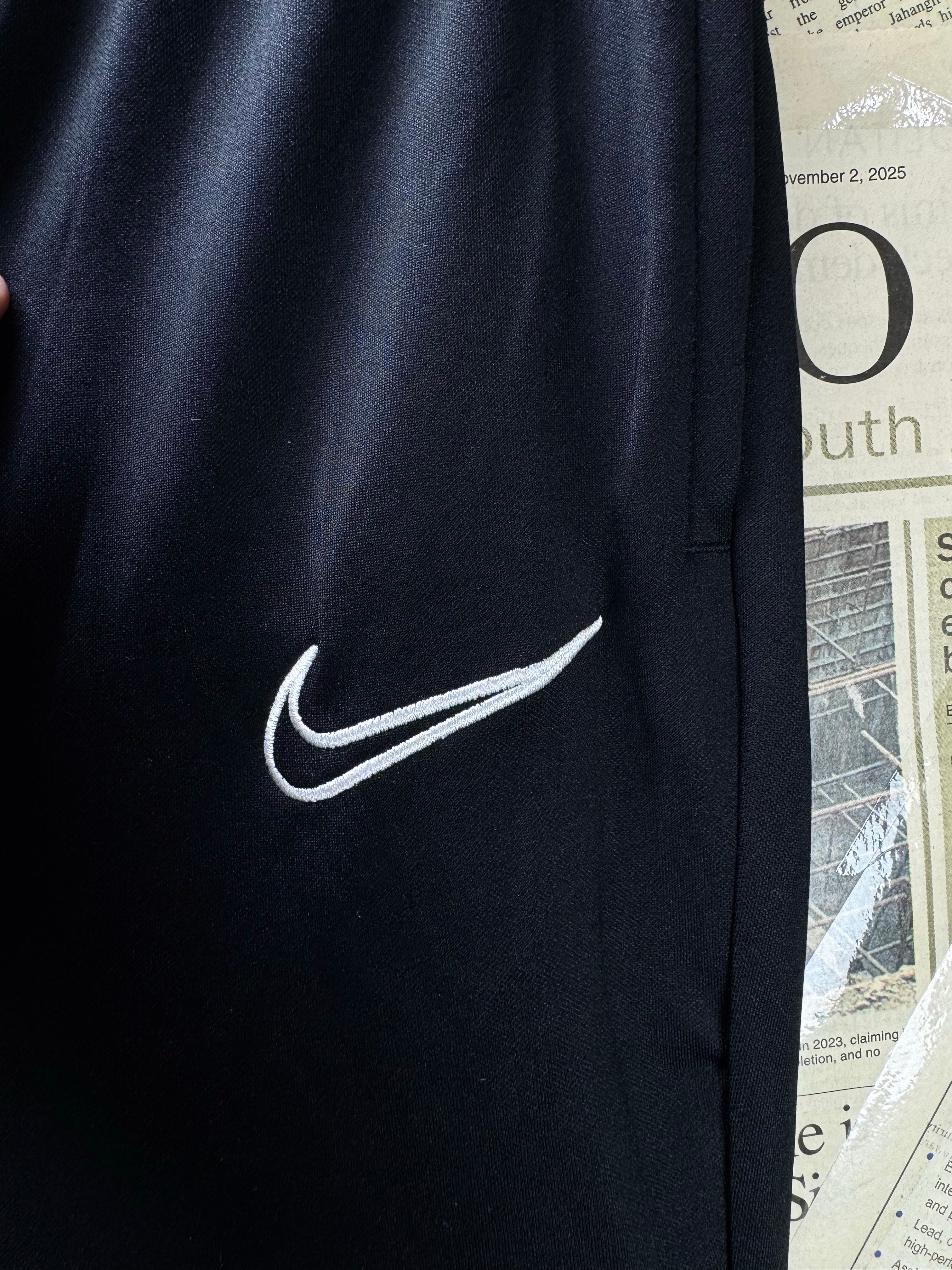 N*ike® Waist: 30" to 32" | Black | Sports Trousers | Polyester | 2998 - Genuine Maal