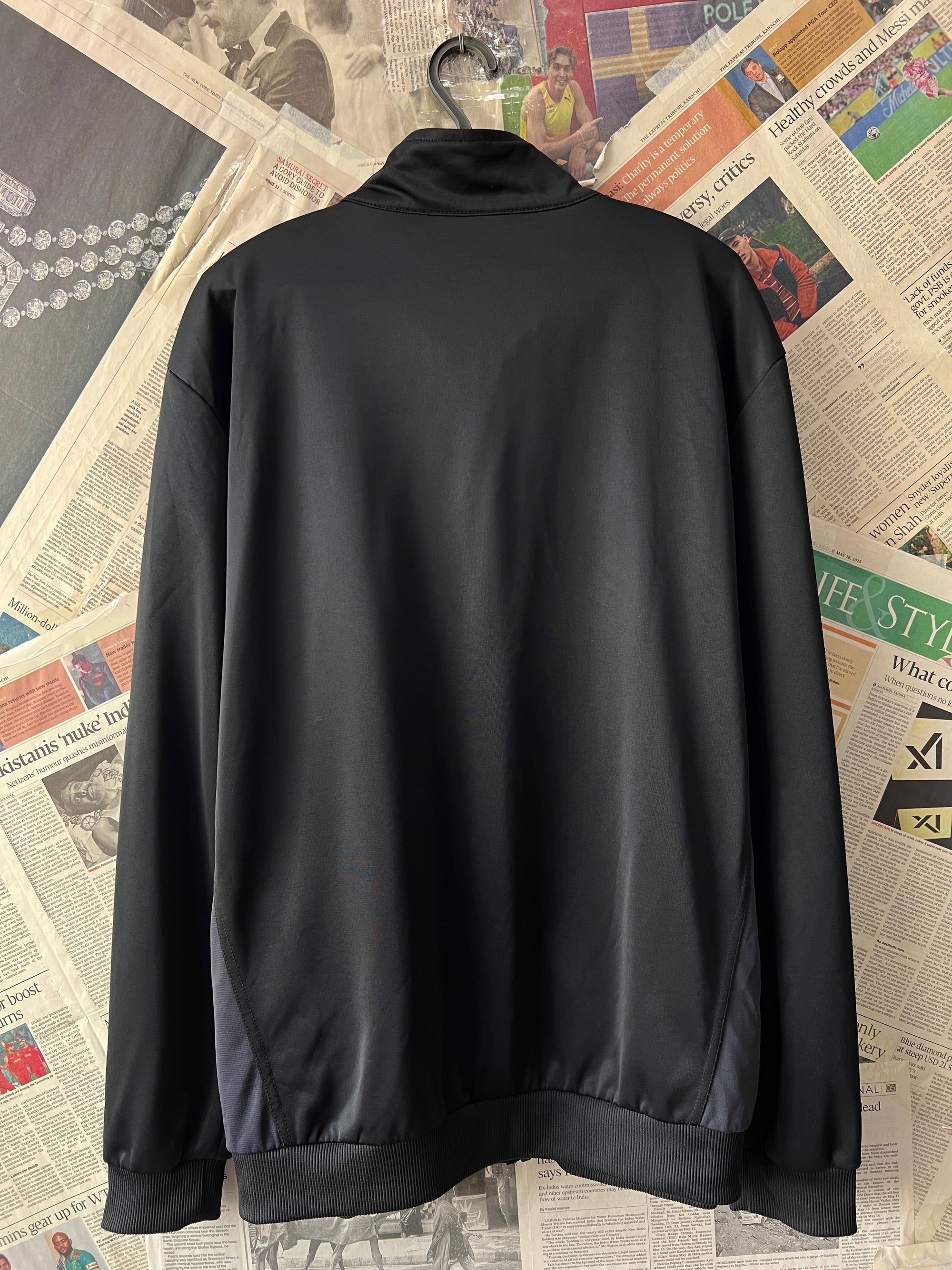 Lonsdale® XL | Chest: 25" | Black | Jacket | 710 - Genuine Maal