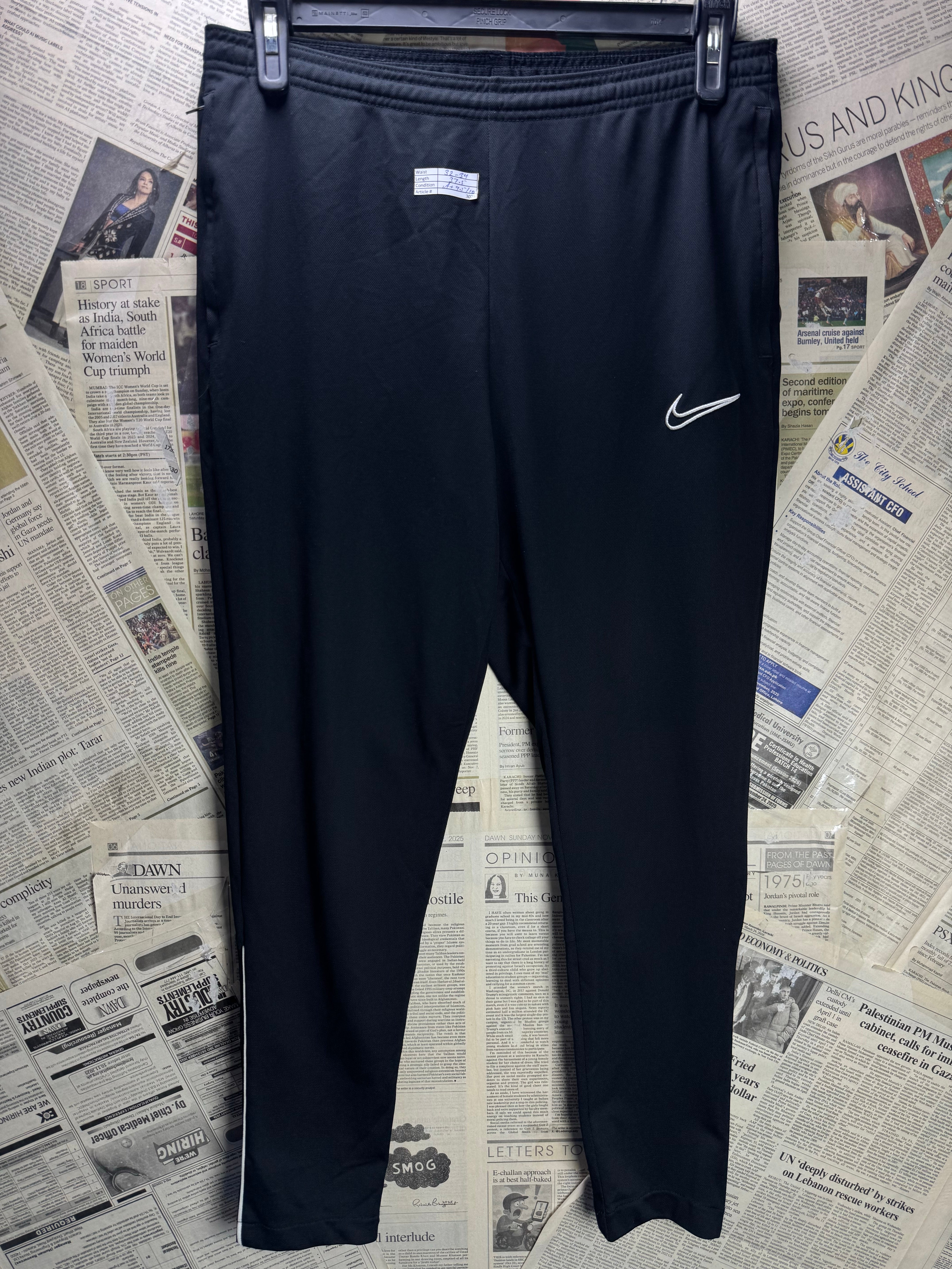 N*ke® Waist: 32" to 34" | Black | Sports Trousers | Polyester | 3025 - Genuine Maal