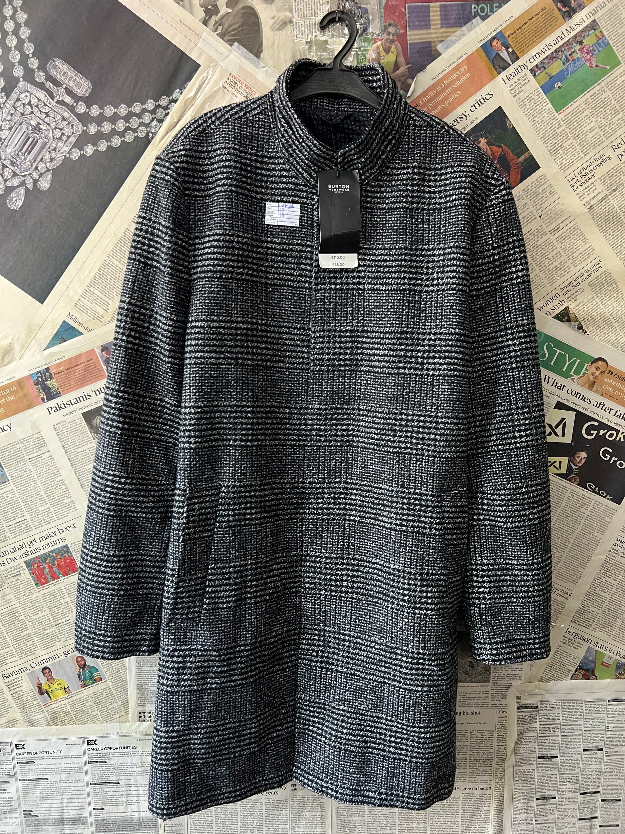 Burton® L/XL | Chest: 24.5" | Black & Grey | Long Coat | 826 - Genuine Maal