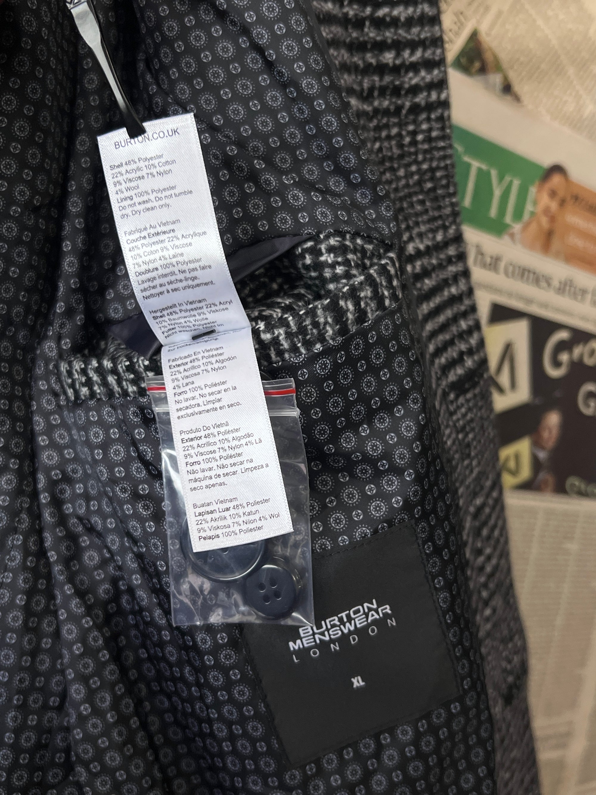 Burton® L/XL | Chest: 24.5" | Black & Grey | Long Coat | 826 - Genuine Maal