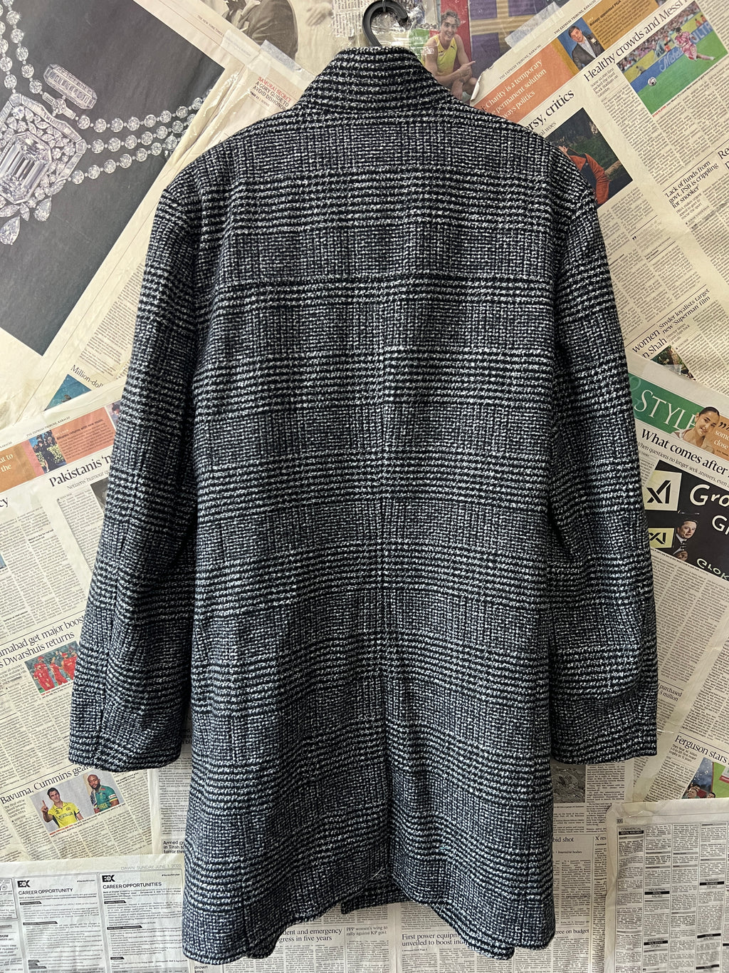 Burton® L/XL | Chest: 24.5" | Black & Grey | Long Coat | 826 - Genuine Maal