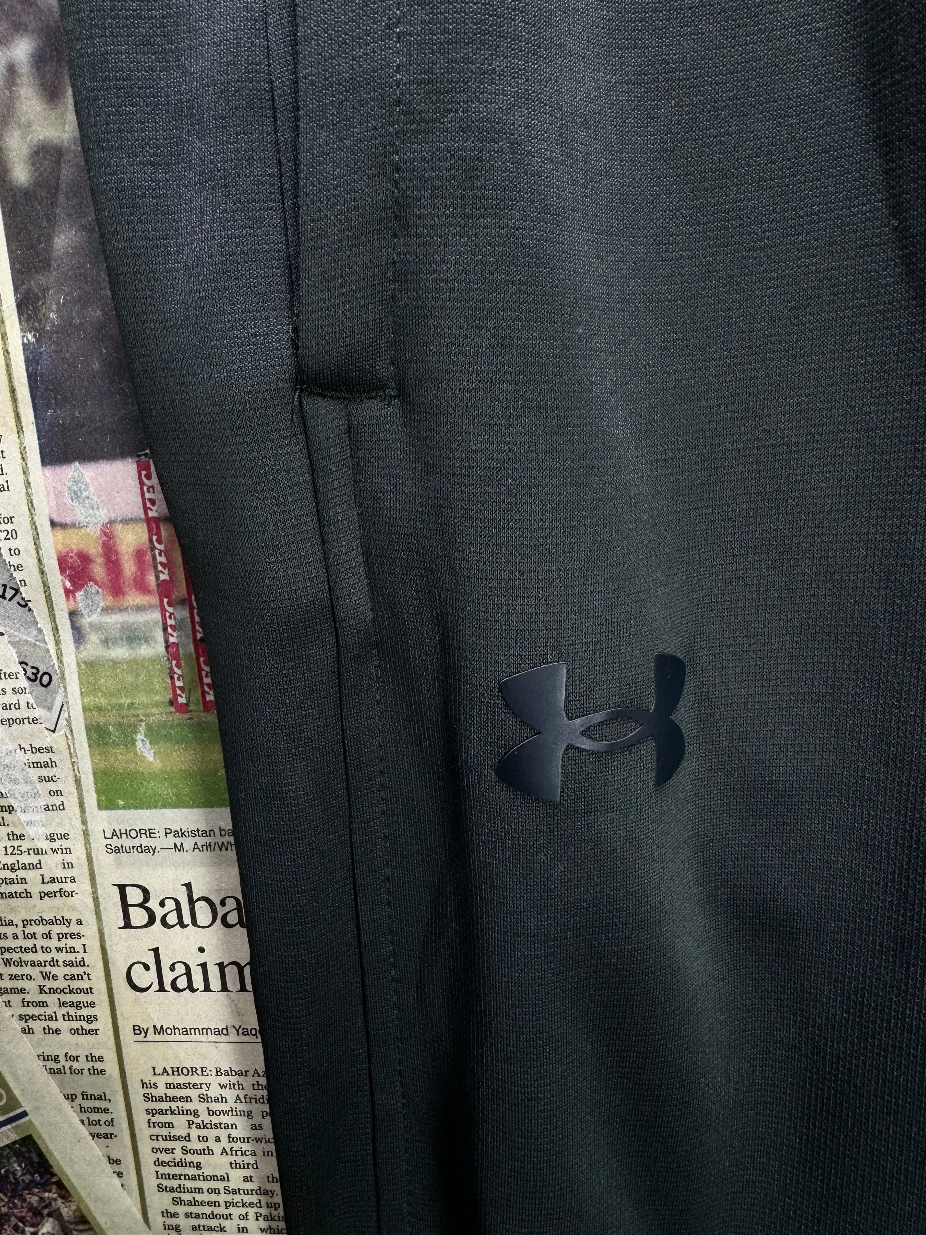Under Armo*r® Waist: 32" to 34" | Black | Sports Inner Fleece Trousers | Polyester | 2755 - Genuine Maal