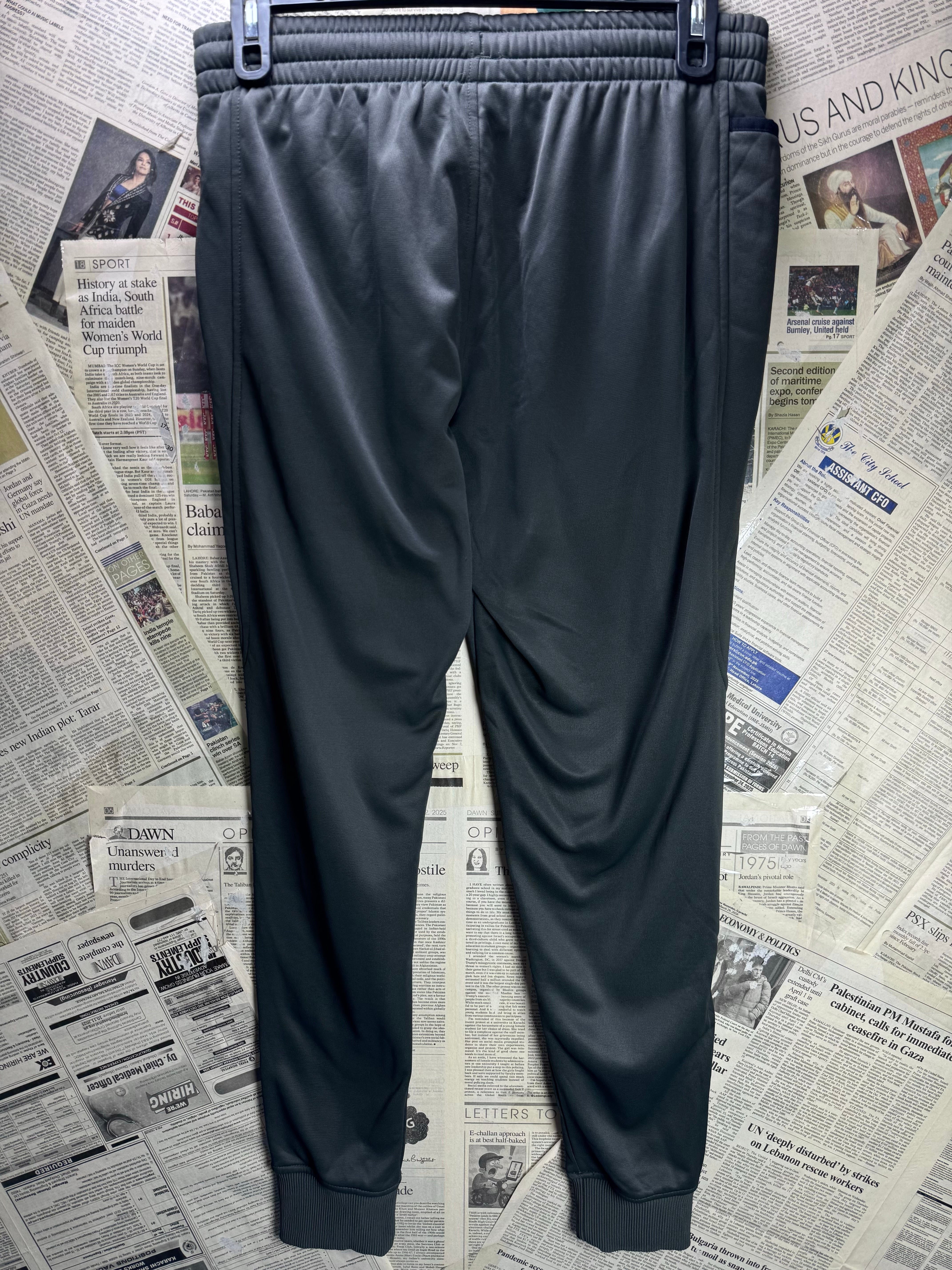 Under Armo*r® Waist: 32" to 34" | Black | Sports Inner Fleece Trousers | Polyester | 2755 - Genuine Maal