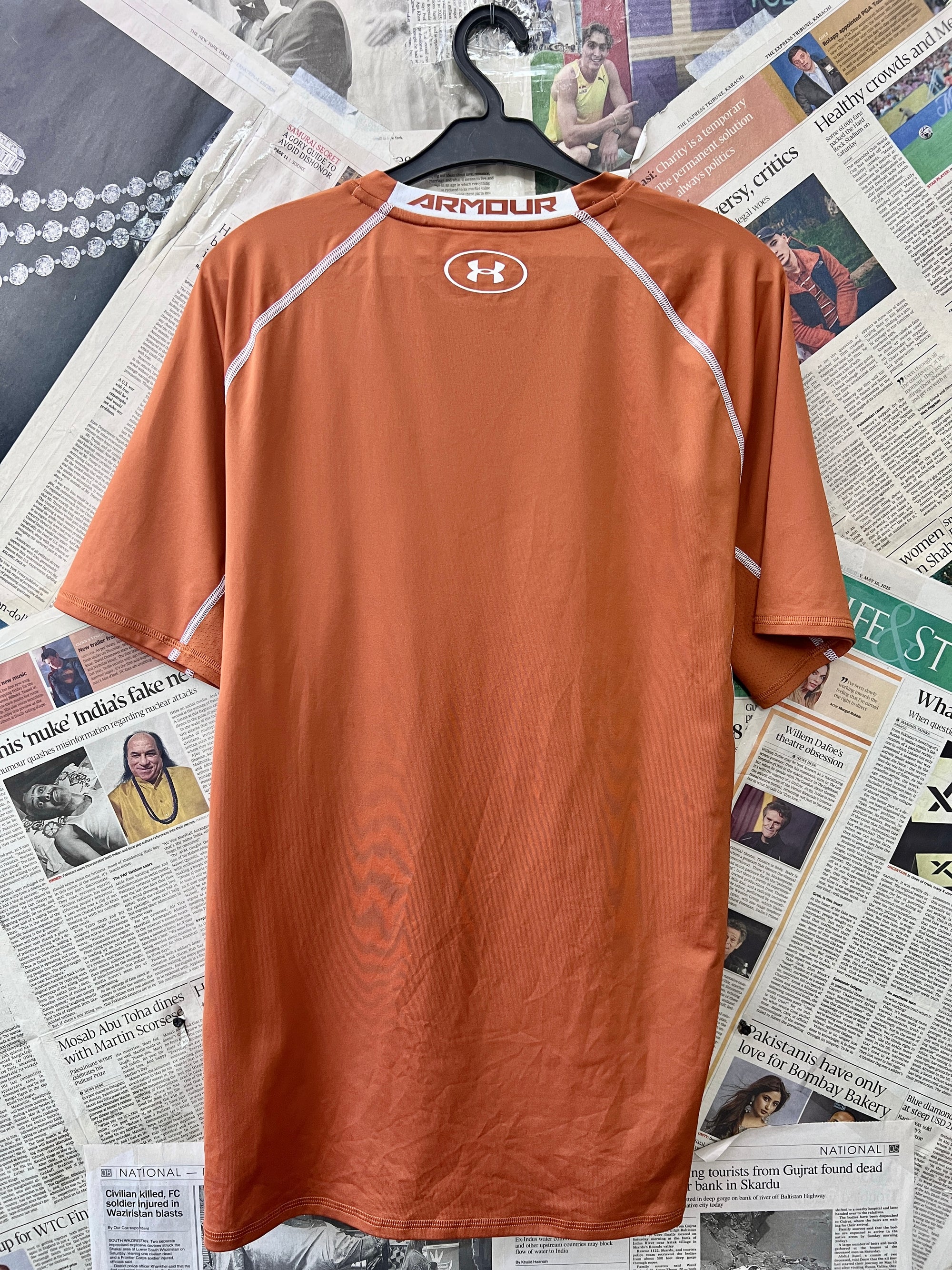 Under Armo*r® Medium | Chest: 21.5 | Rust | T-Shirt | 835 - Genuine Maal