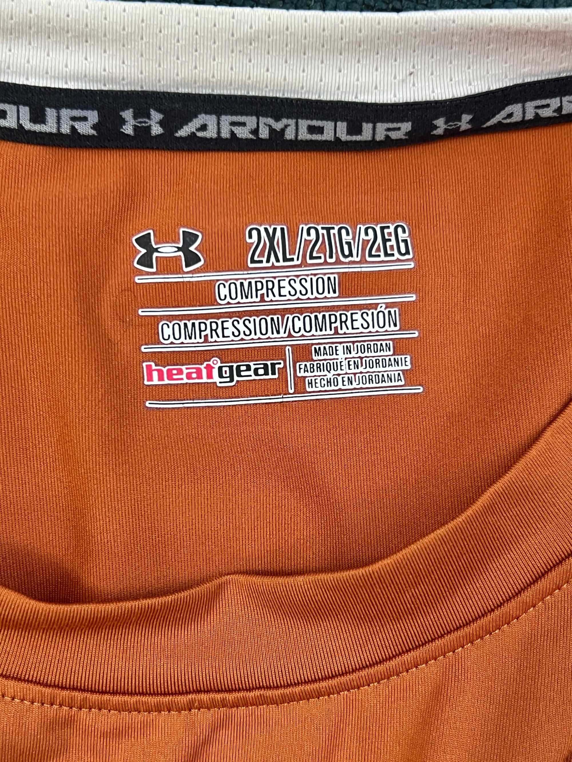 Under Armo*r® Medium | Chest: 21.5 | Rust | T-Shirt | 835 - Genuine Maal