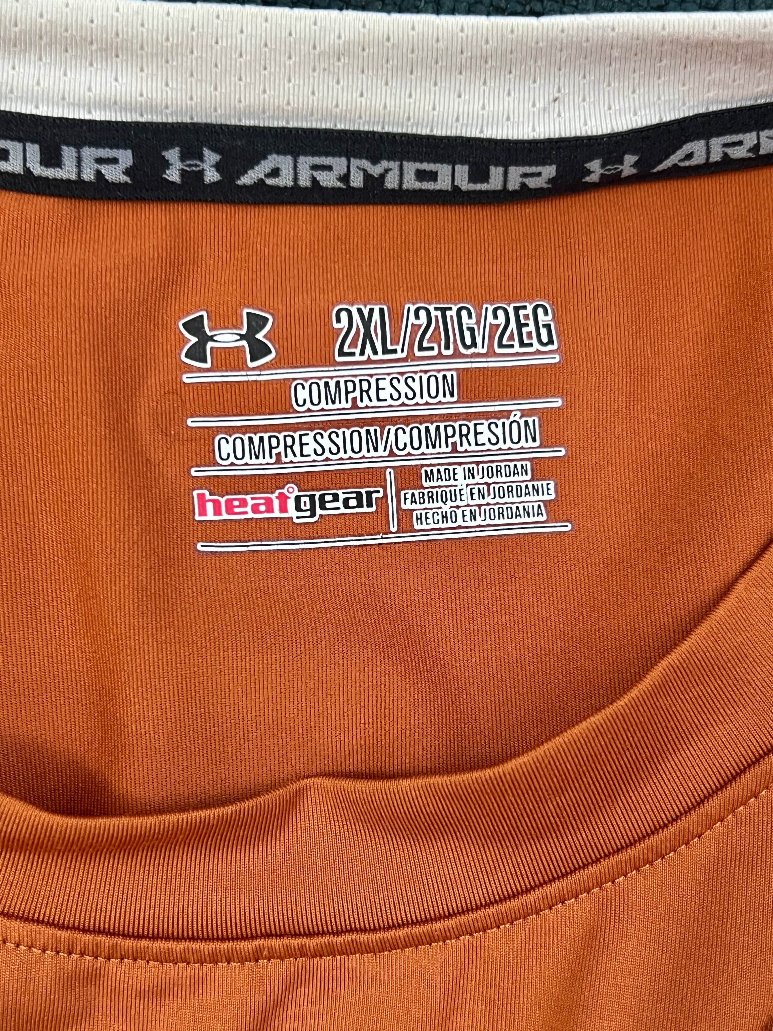 Under Armo*r® Medium | Chest: 21.5 | Rust | T-Shirt | 835 - Genuine Maal