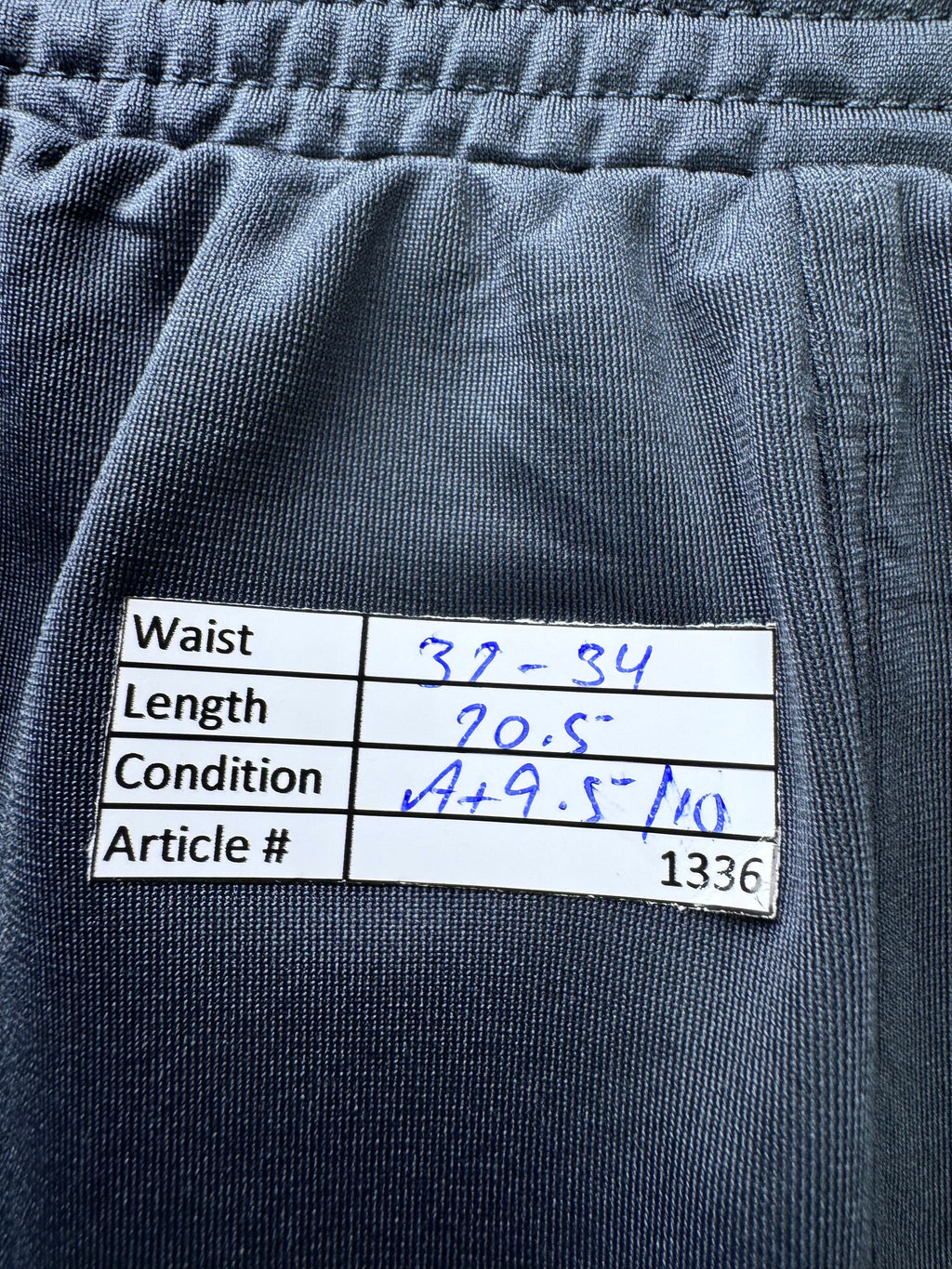 Under Armo*r® Waist: 32" to 34" | Grey | Sports Shorts | Poly | 1336 - Genuine Maal