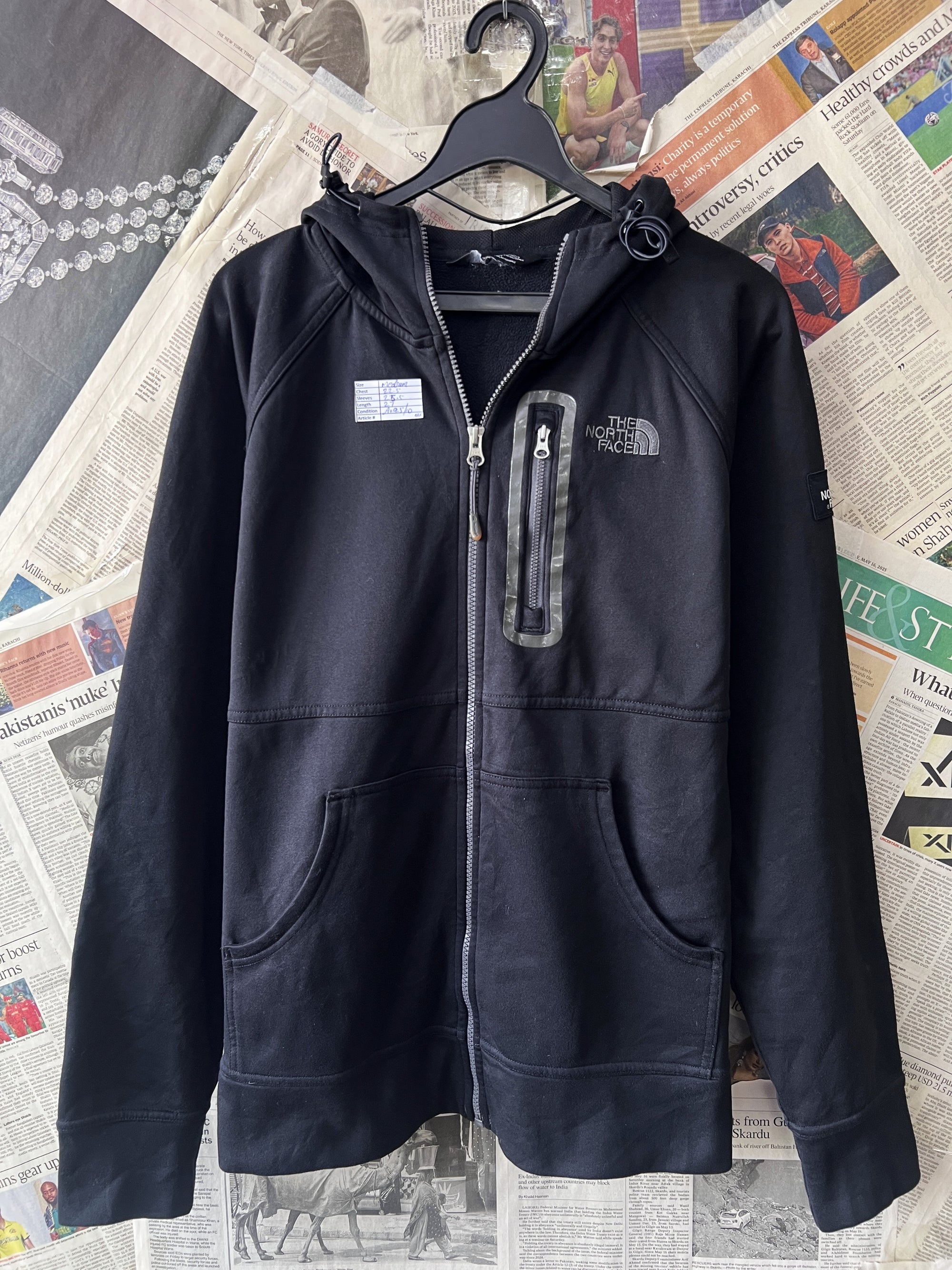 The North Face® Medium | Chest: 22.5 | Black | Jacket with Hoodie | 466 - Genuine Maal