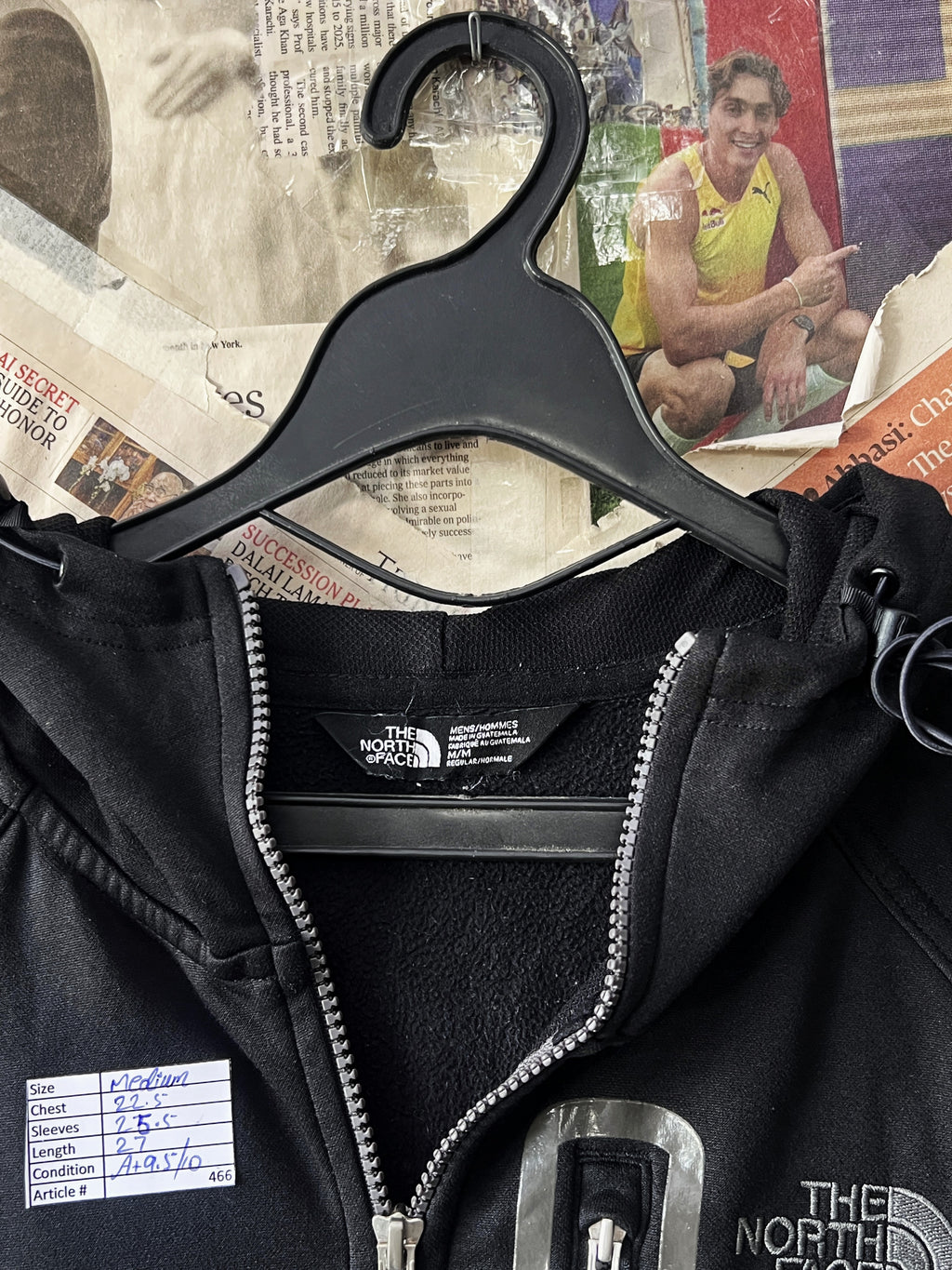 The North Face® Medium | Chest: 22.5 | Black | Jacket with Hoodie | 466 - Genuine Maal