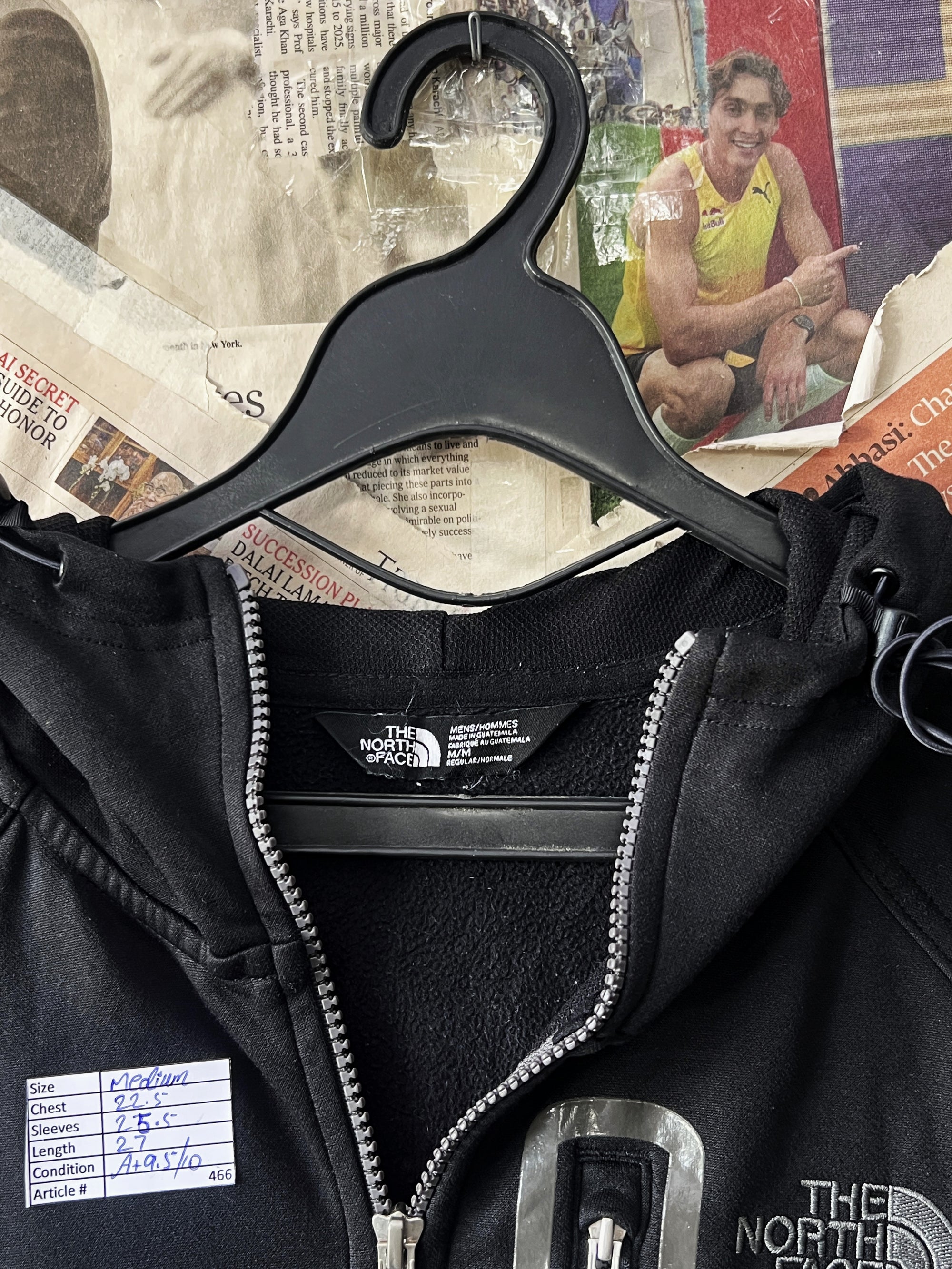 The North Face® Medium | Chest: 22.5 | Black | Jacket with Hoodie | 466 - Genuine Maal