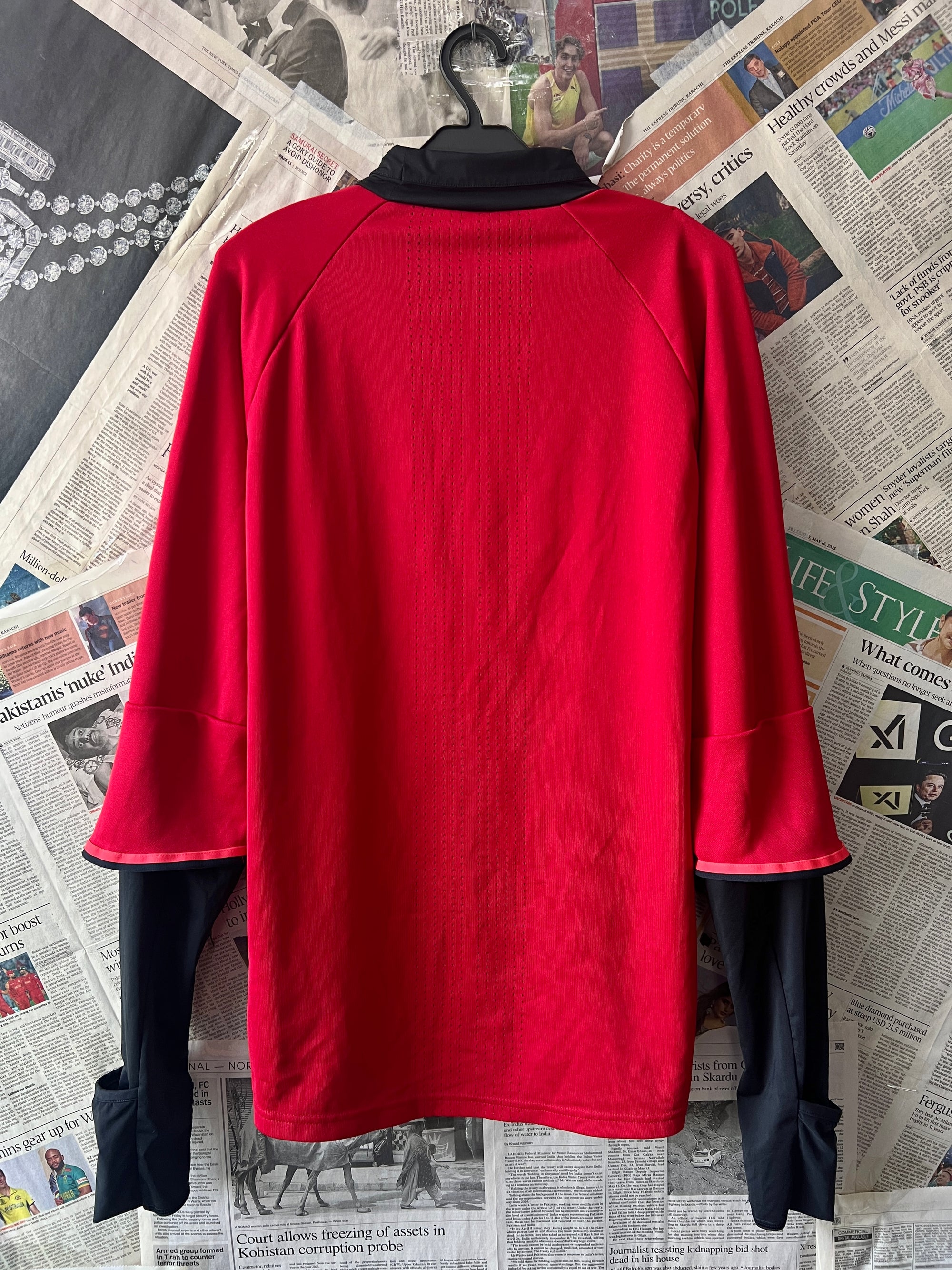 Adid*s® Medium | Chest: 22 | Red | High Neck Sweat Shirt | 478 - Genuine Maal
