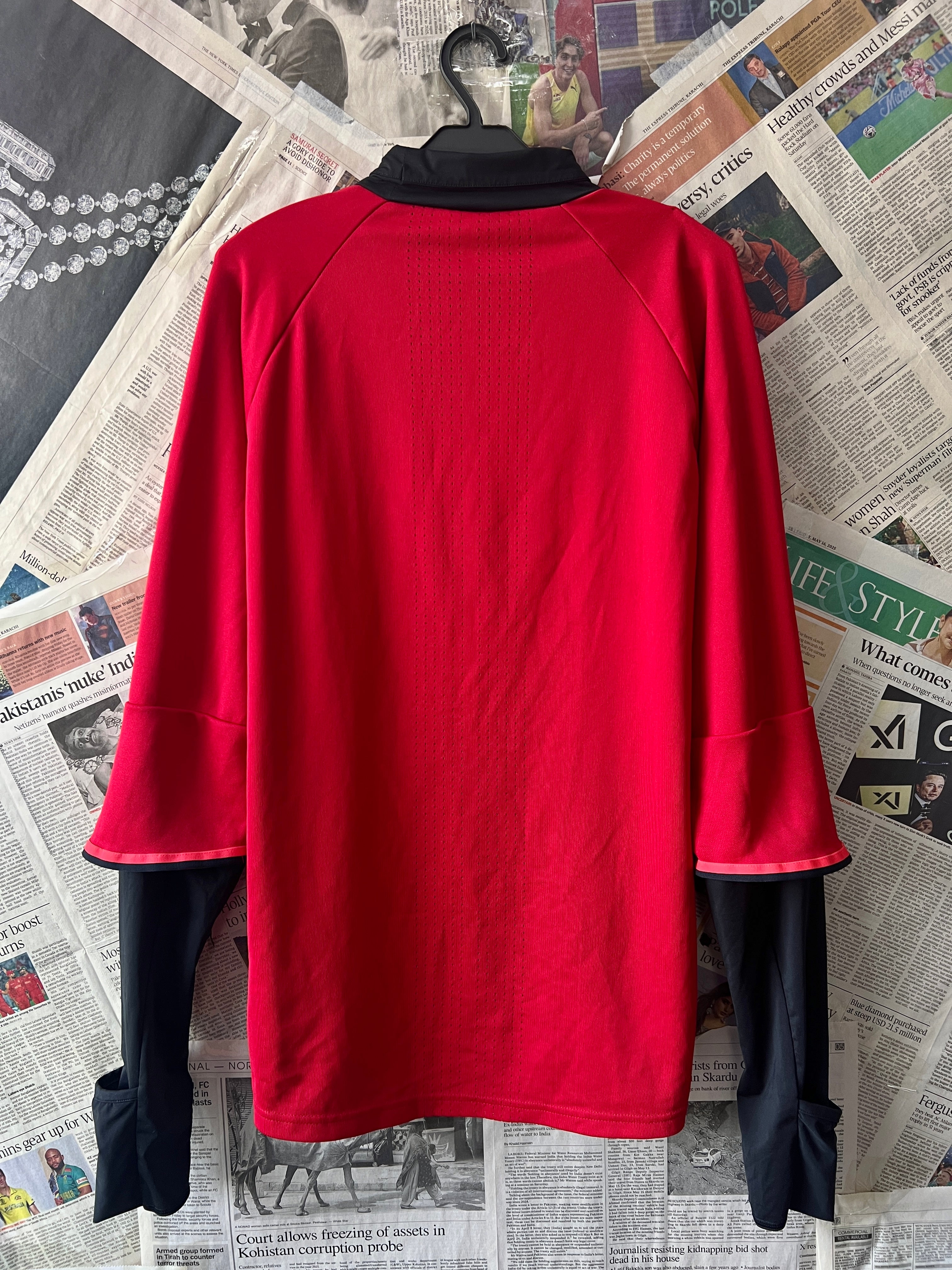Adid*s® Medium | Chest: 22 | Red | High Neck Sweat Shirt | 478 - Genuine Maal