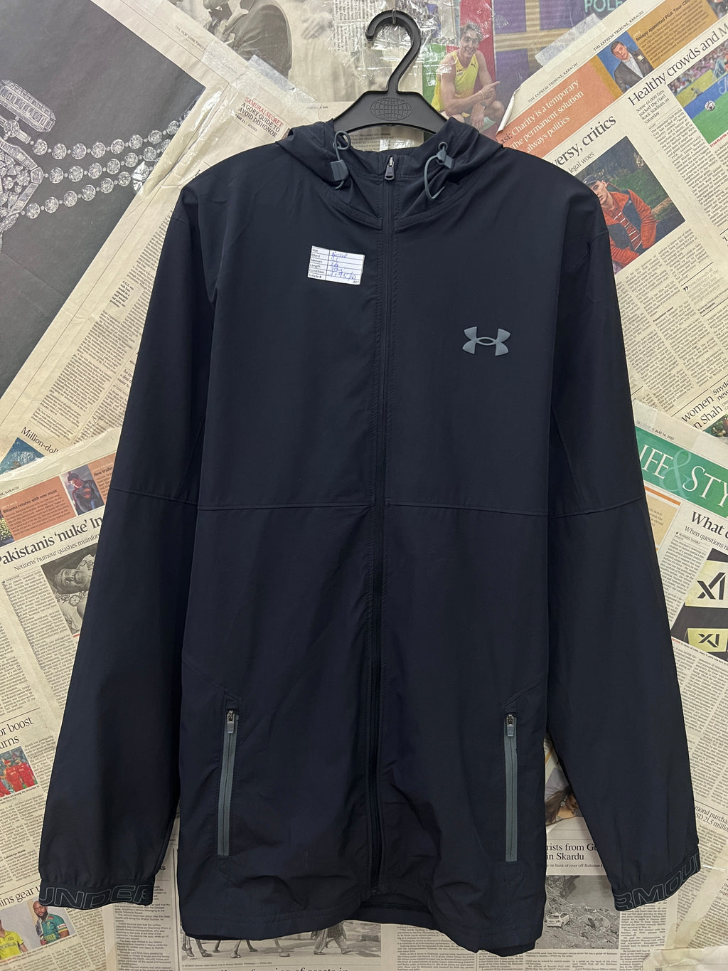 Under Armo*r® Small | Chest: 21" | Black | Full Zip Hoodie | 807 - Genuine Maal