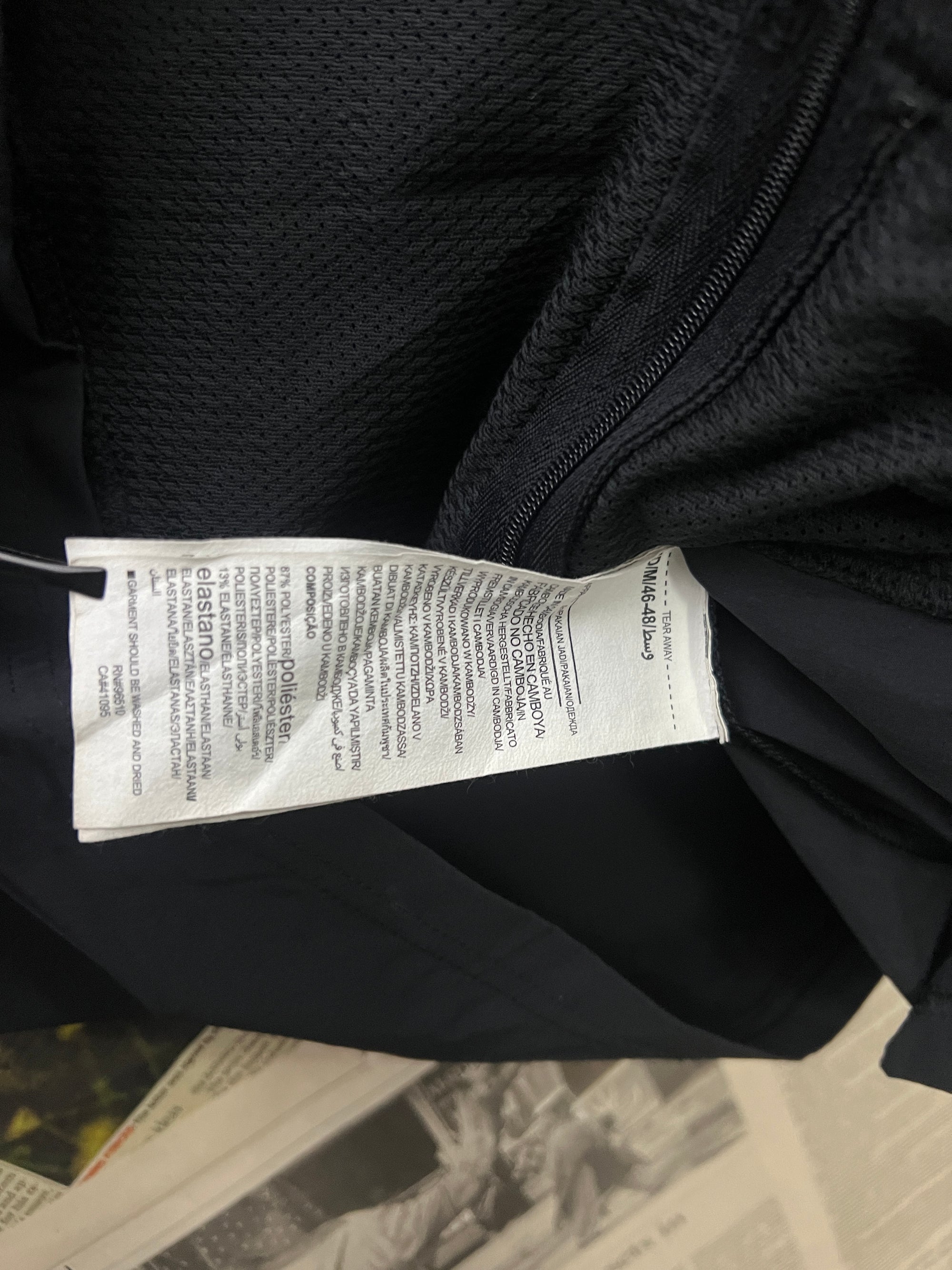 Under Armo*r® Small | Chest: 21" | Black | Full Zip Hoodie | 807 - Genuine Maal