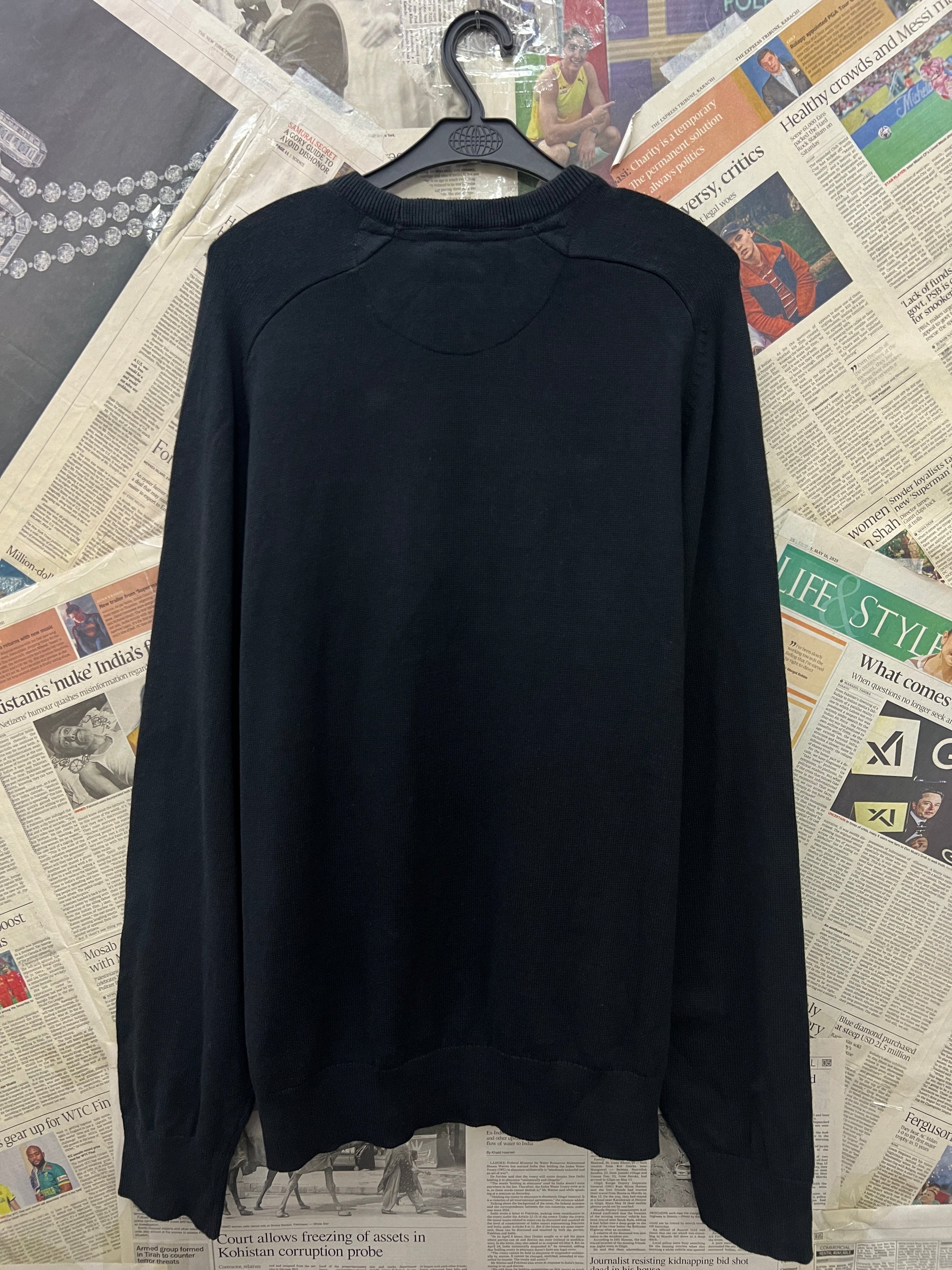 Farah® Large | Chest: 23" | Black | Sweat Shirt | 805 - Genuine Maal