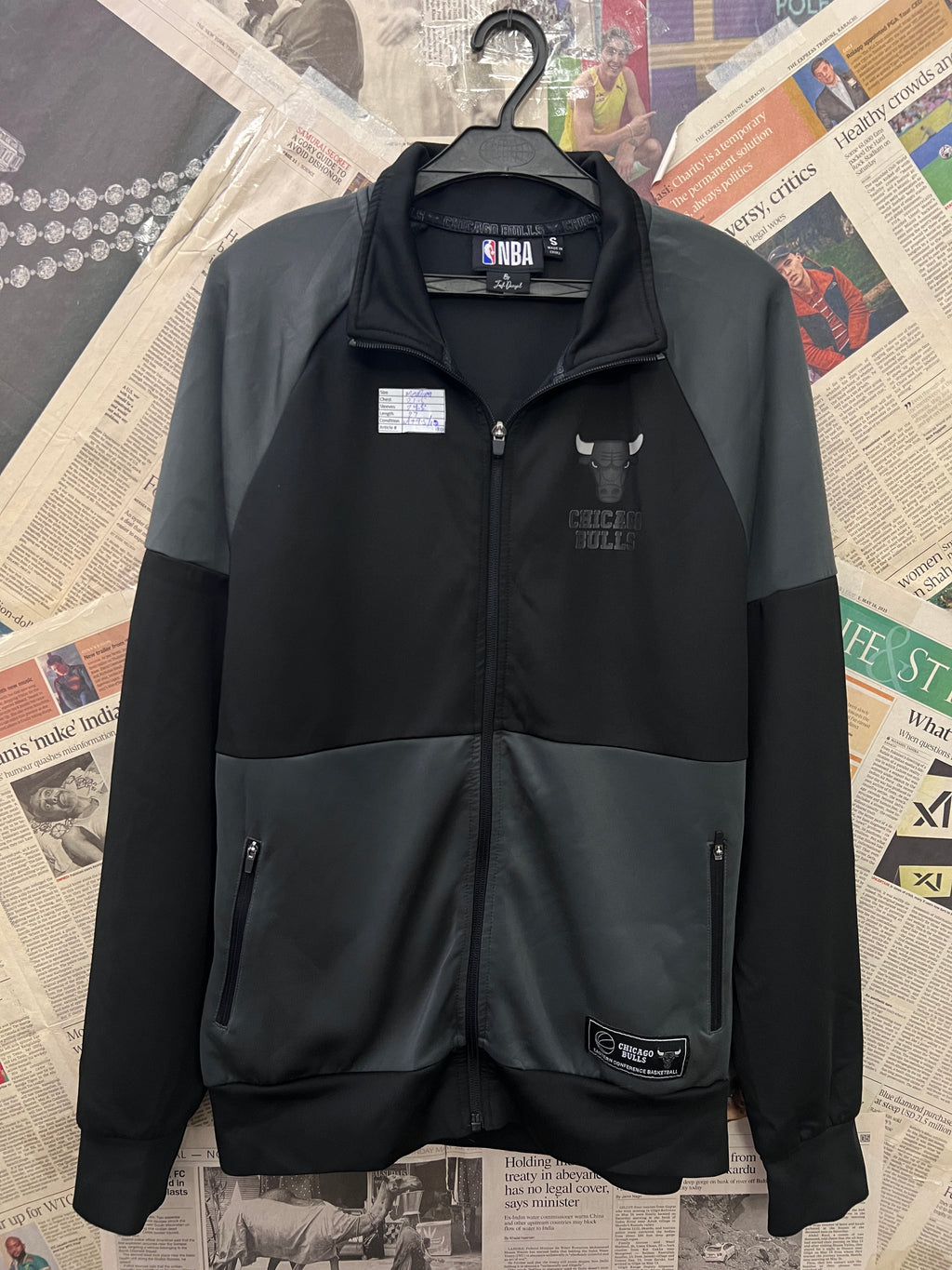 Chicago Bulls® Medium | Chest: 21.5 | Black | Jacket | 810 - Genuine Maal