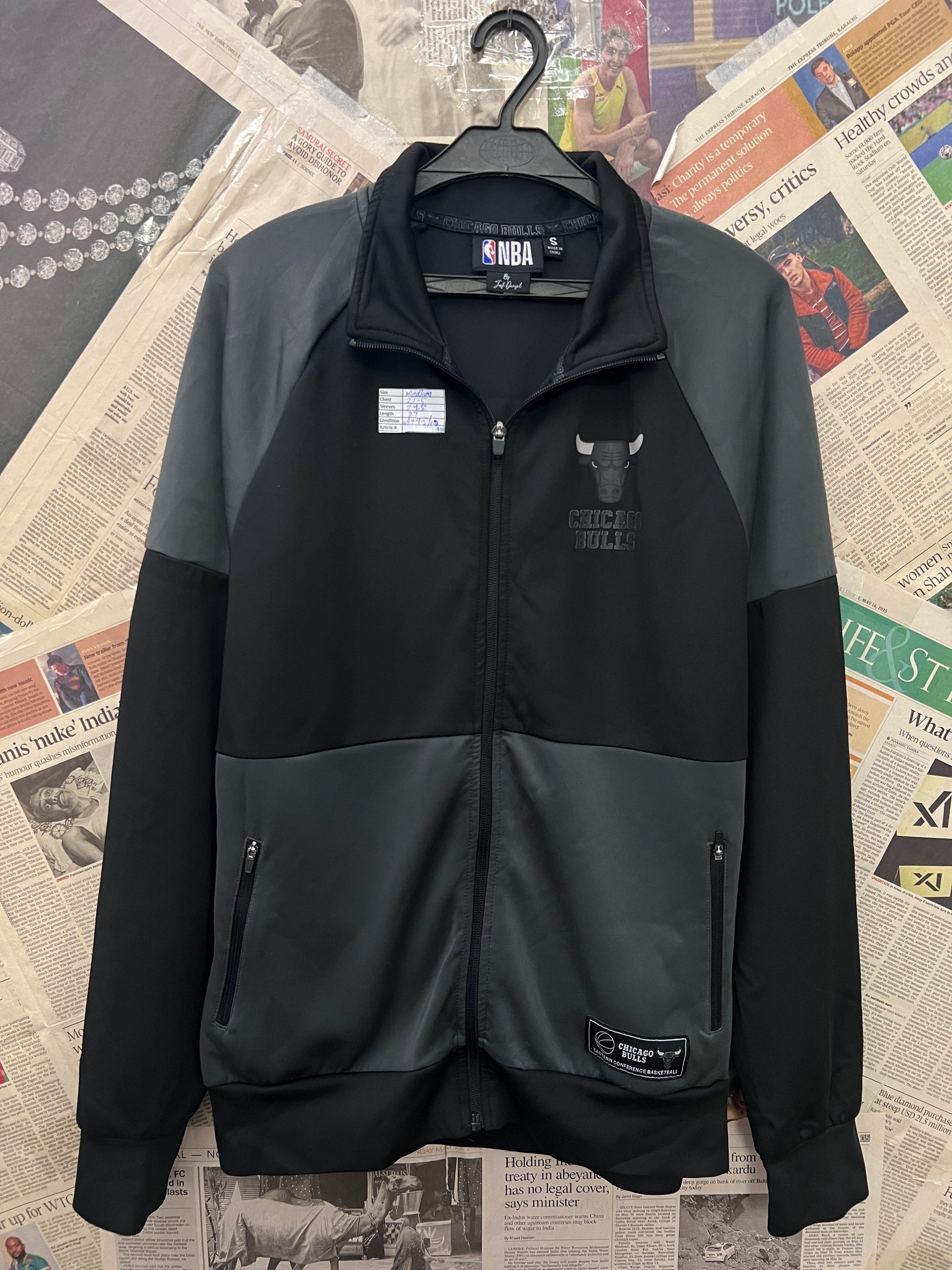 Chicago Bulls® Medium | Chest: 21.5 | Black | Jacket | 810 - Genuine Maal