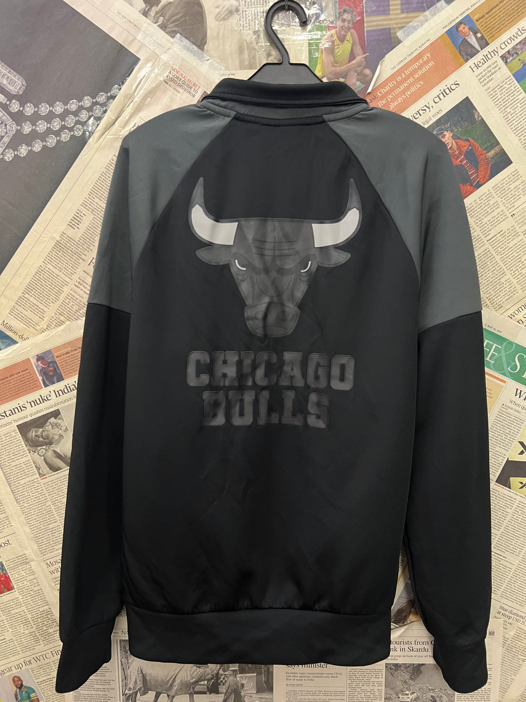 Chicago Bulls® Medium | Chest: 21.5 | Black | Jacket | 810 - Genuine Maal