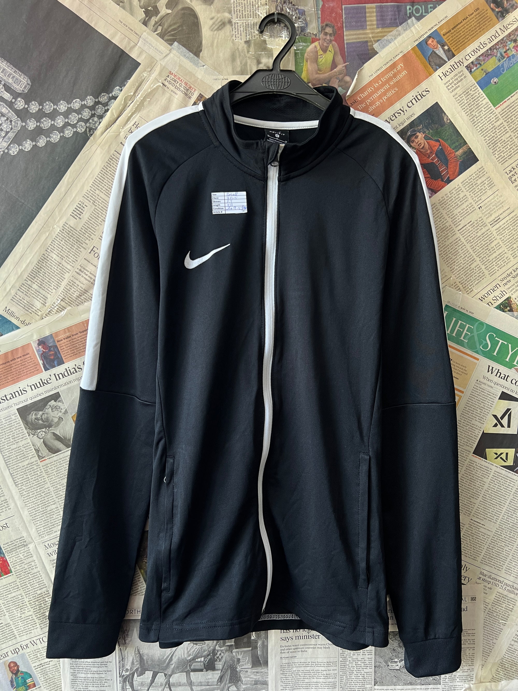 N*ke® Small | Chest: 20.5" | Black | Jacket | 799 - Genuine Maal