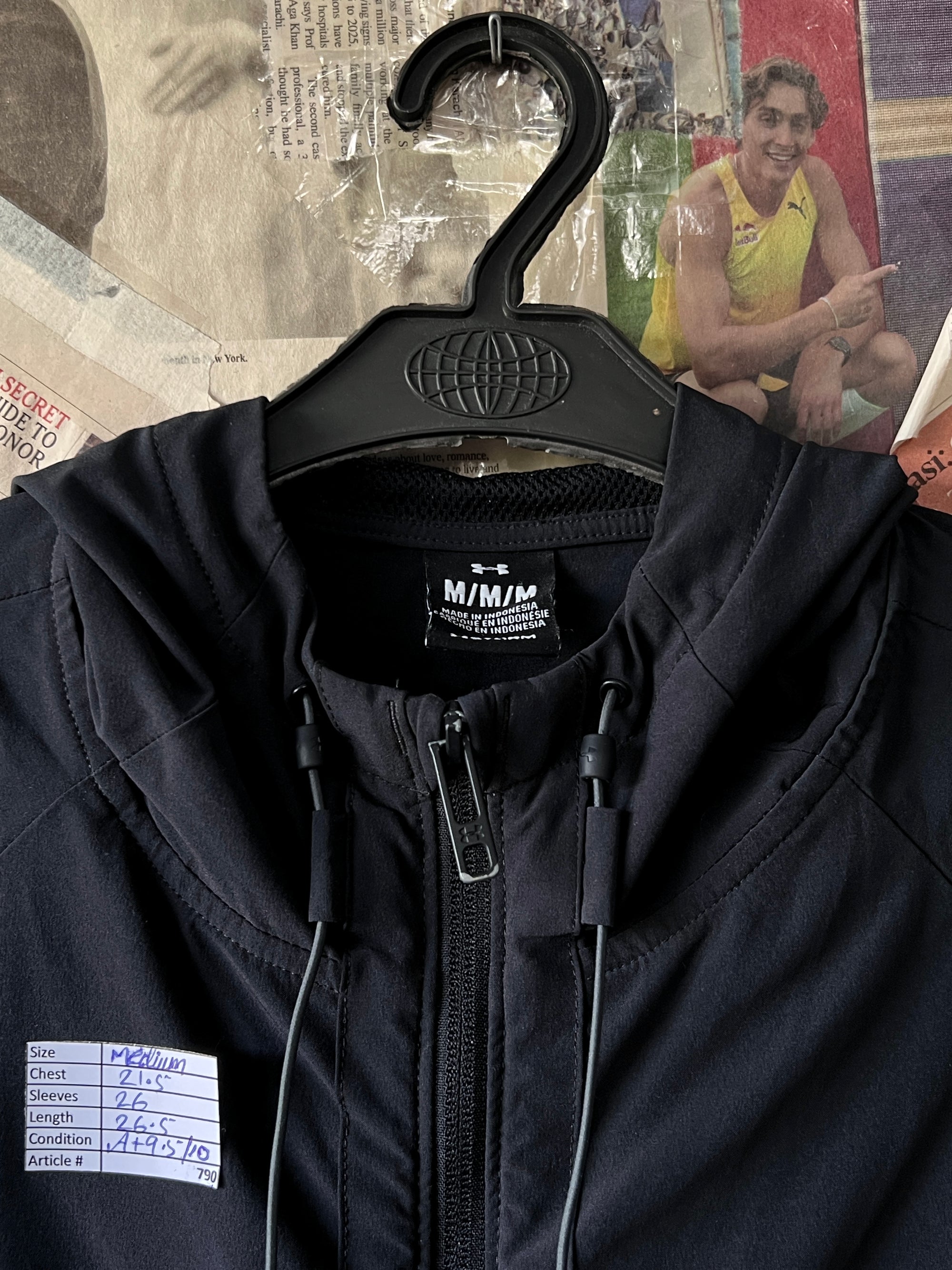 Under Armo*r® Medium | Chest: 21.5 | Black | Jacket with Hoodie | 790 - Genuine Maal