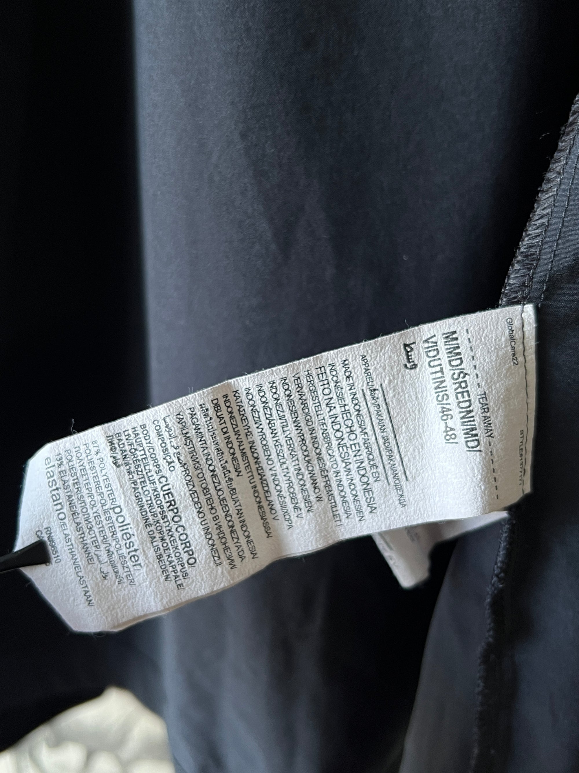 Under Armo*r® Medium | Chest: 21.5 | Black | Jacket with Hoodie | 790 - Genuine Maal