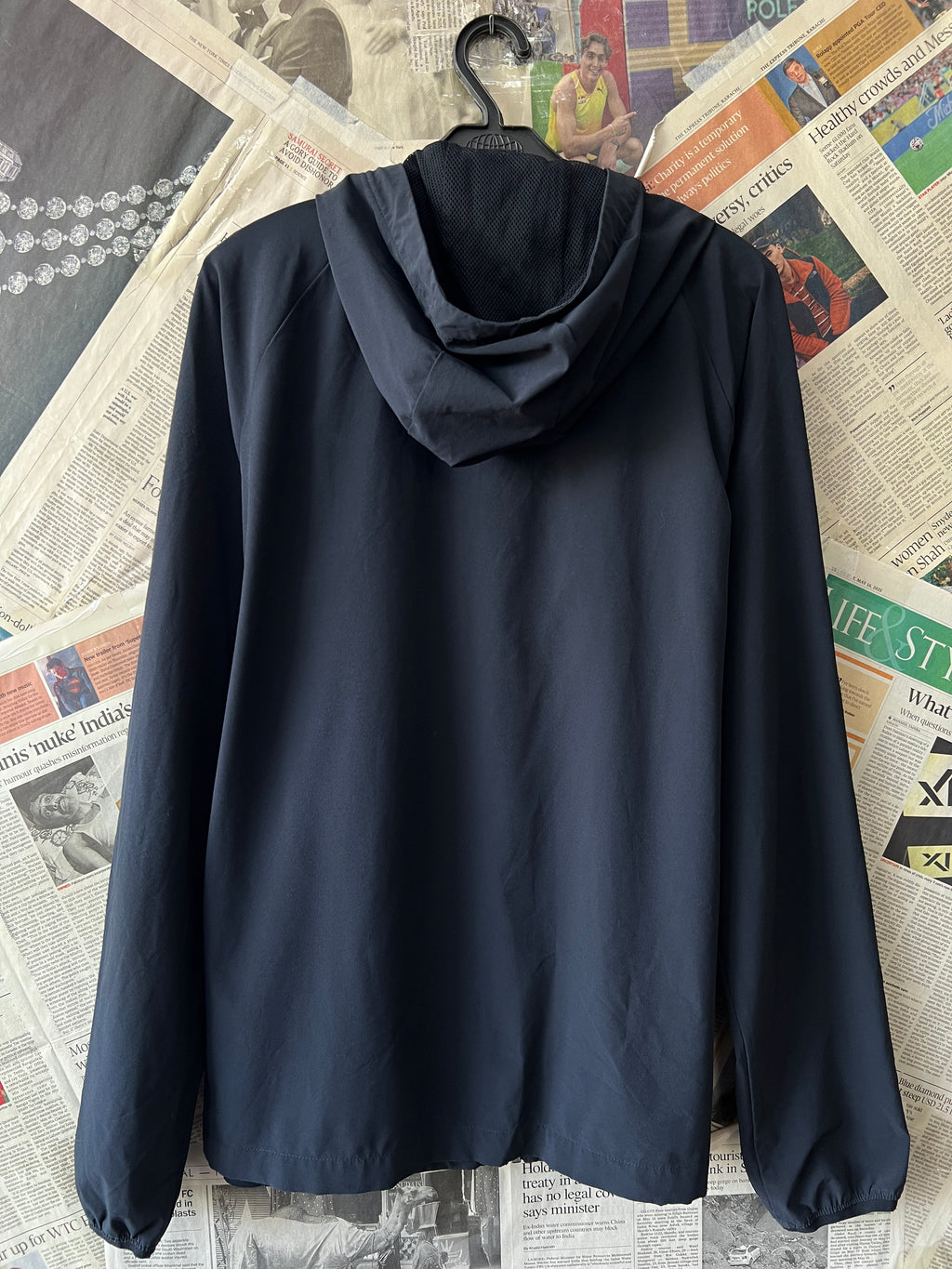 Under Armo*r® Medium | Chest: 21.5 | Black | Jacket with Hoodie | 790 - Genuine Maal