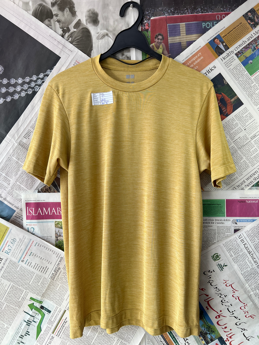 UNIQLO® Mustard | Small | Chest: 19" | T35 - Genuine Maal