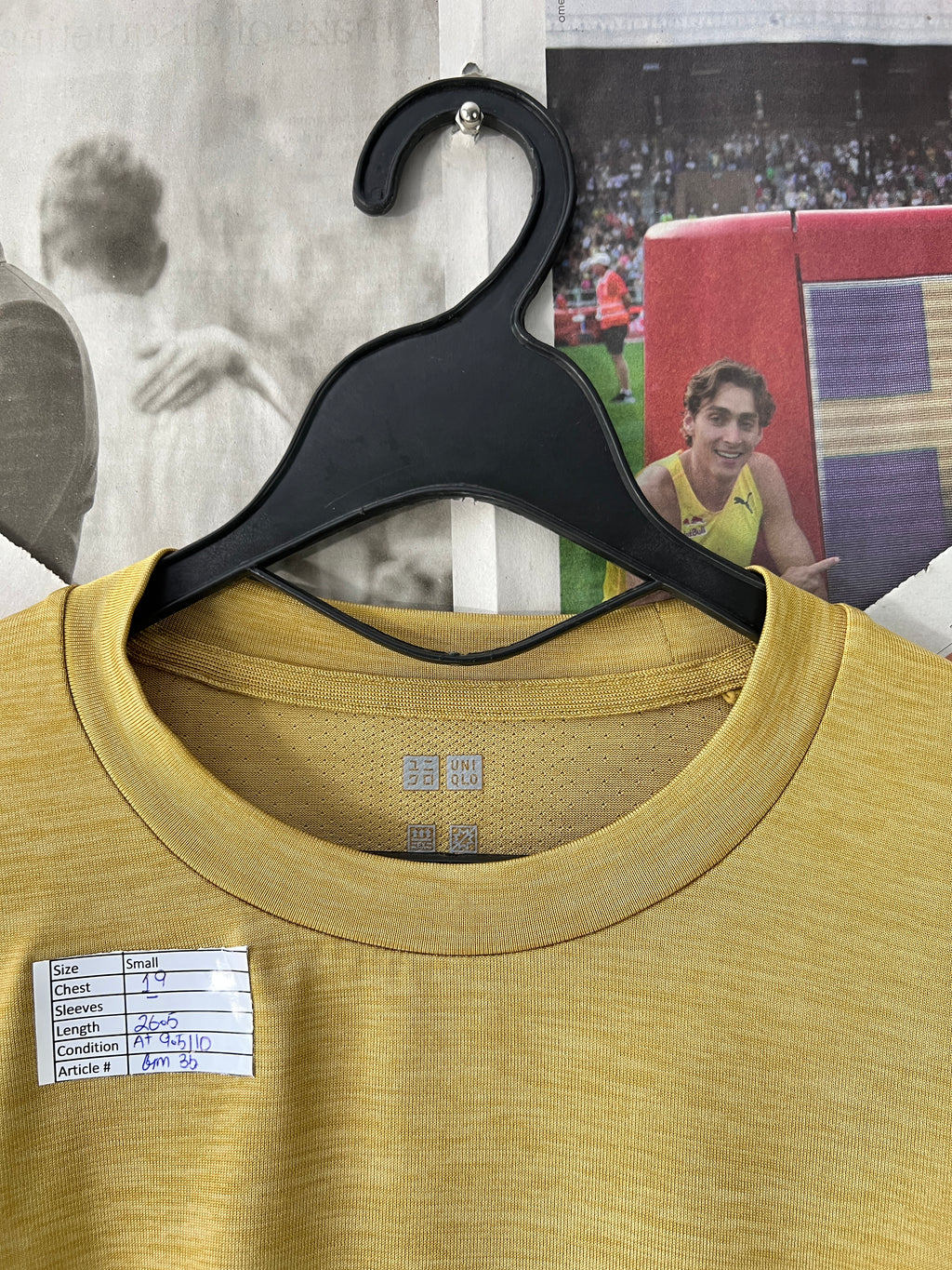 UNIQLO® Mustard | Small | Chest: 19" | T35 - Genuine Maal