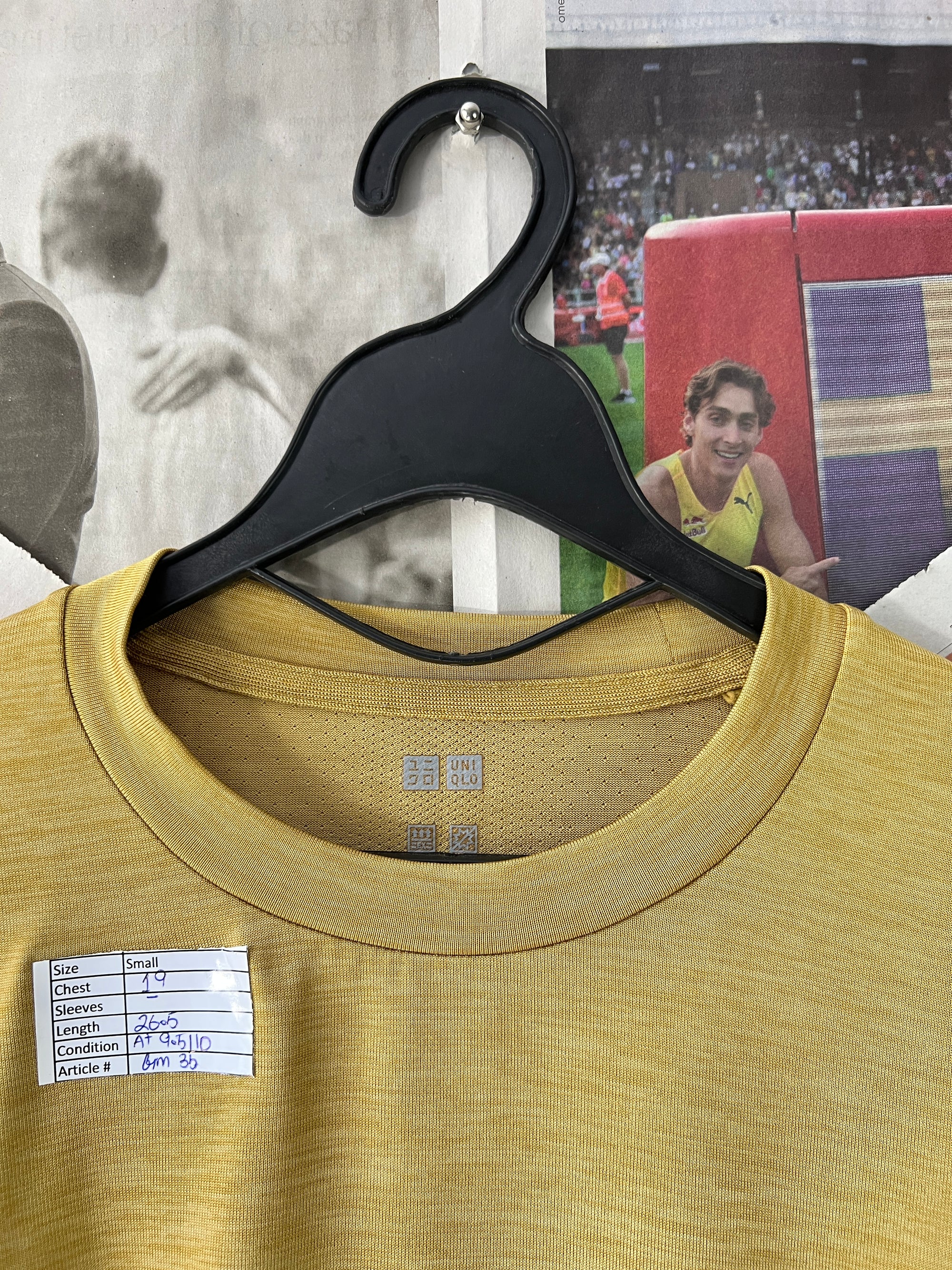 UNIQLO® Mustard | Small | Chest: 19" | T35 - Genuine Maal