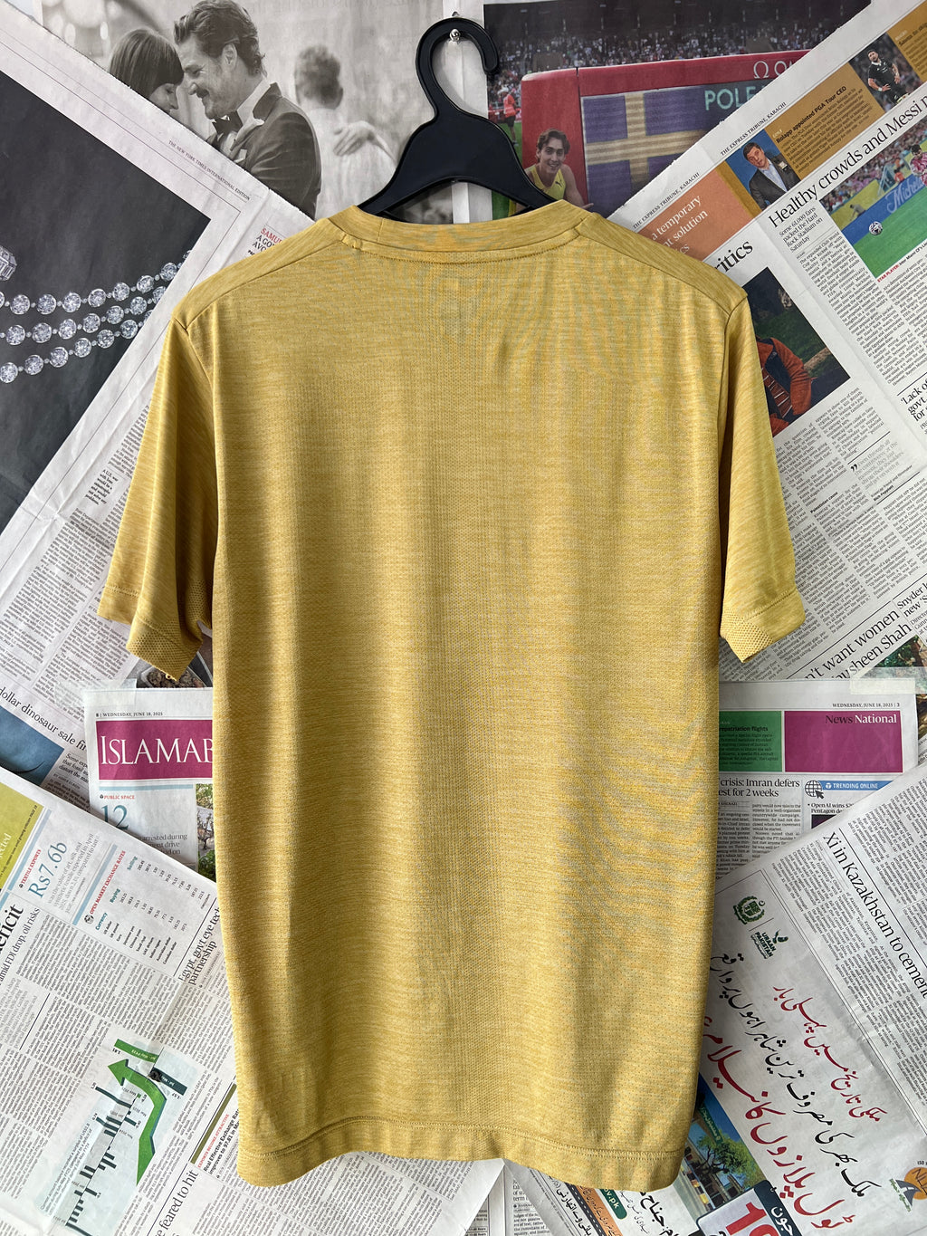 UNIQLO® Mustard | Small | Chest: 19" | T35 - Genuine Maal