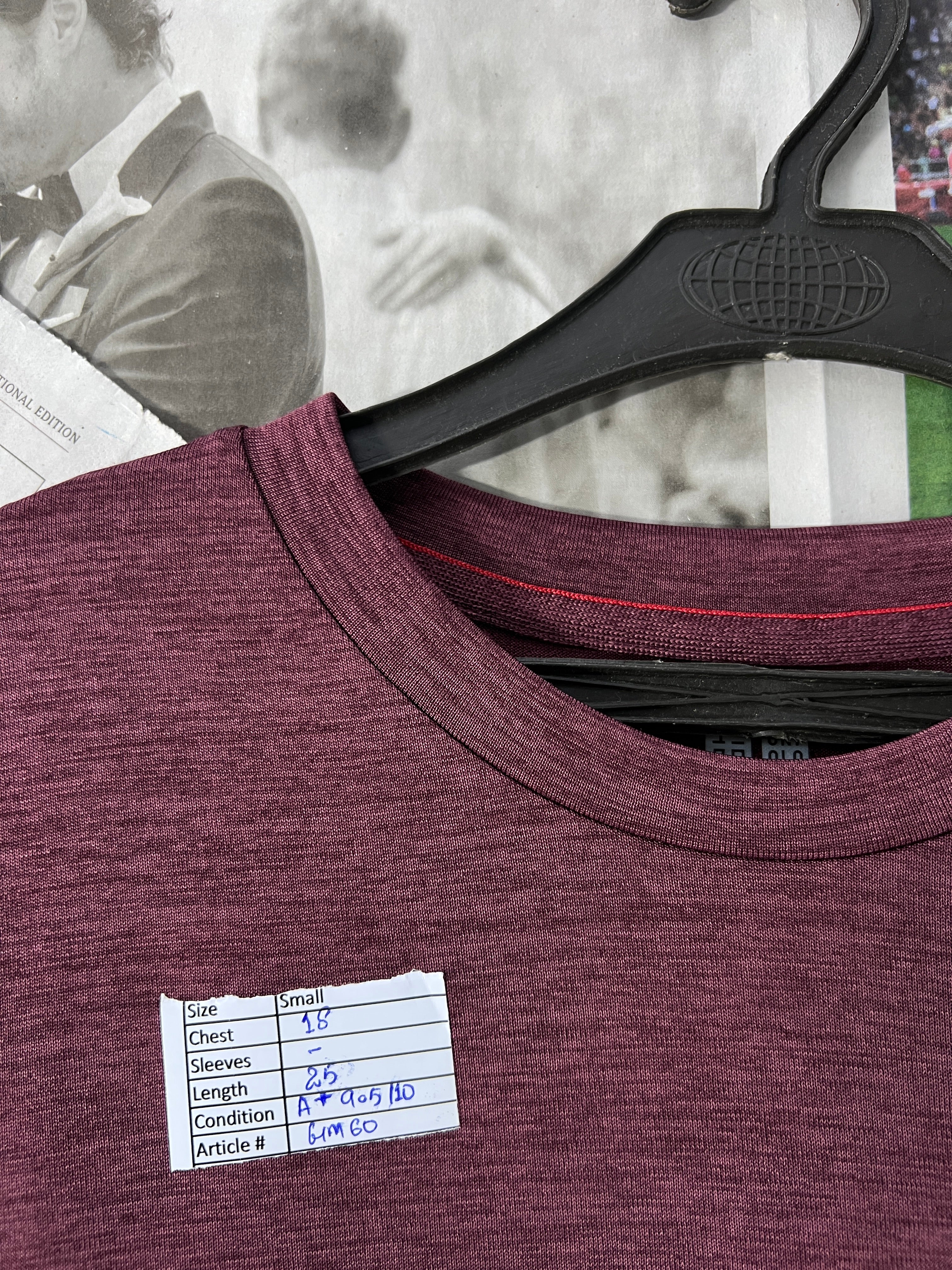 UNIQLO® Red | XS | Chest: 18" | T60 - Genuine Maal