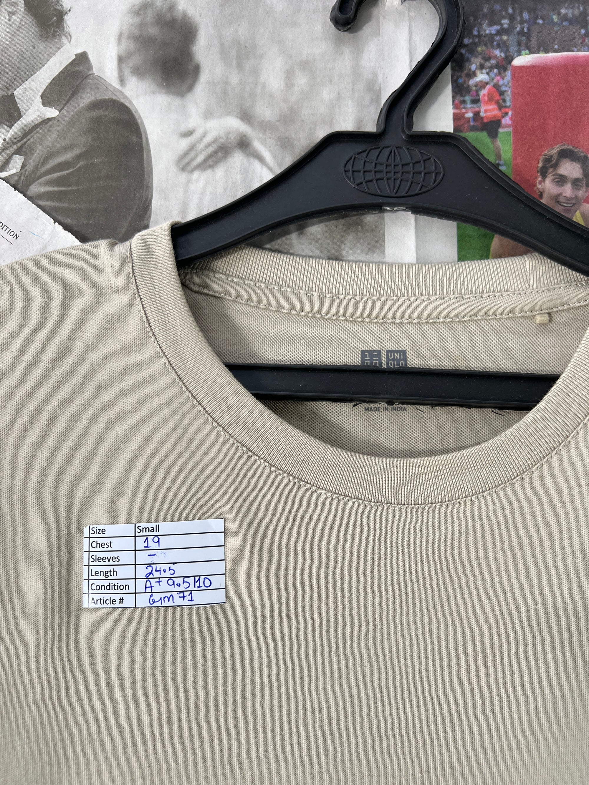 UNIQLO® Beige | Small | Chest: 19" | T71 - Genuine Maal