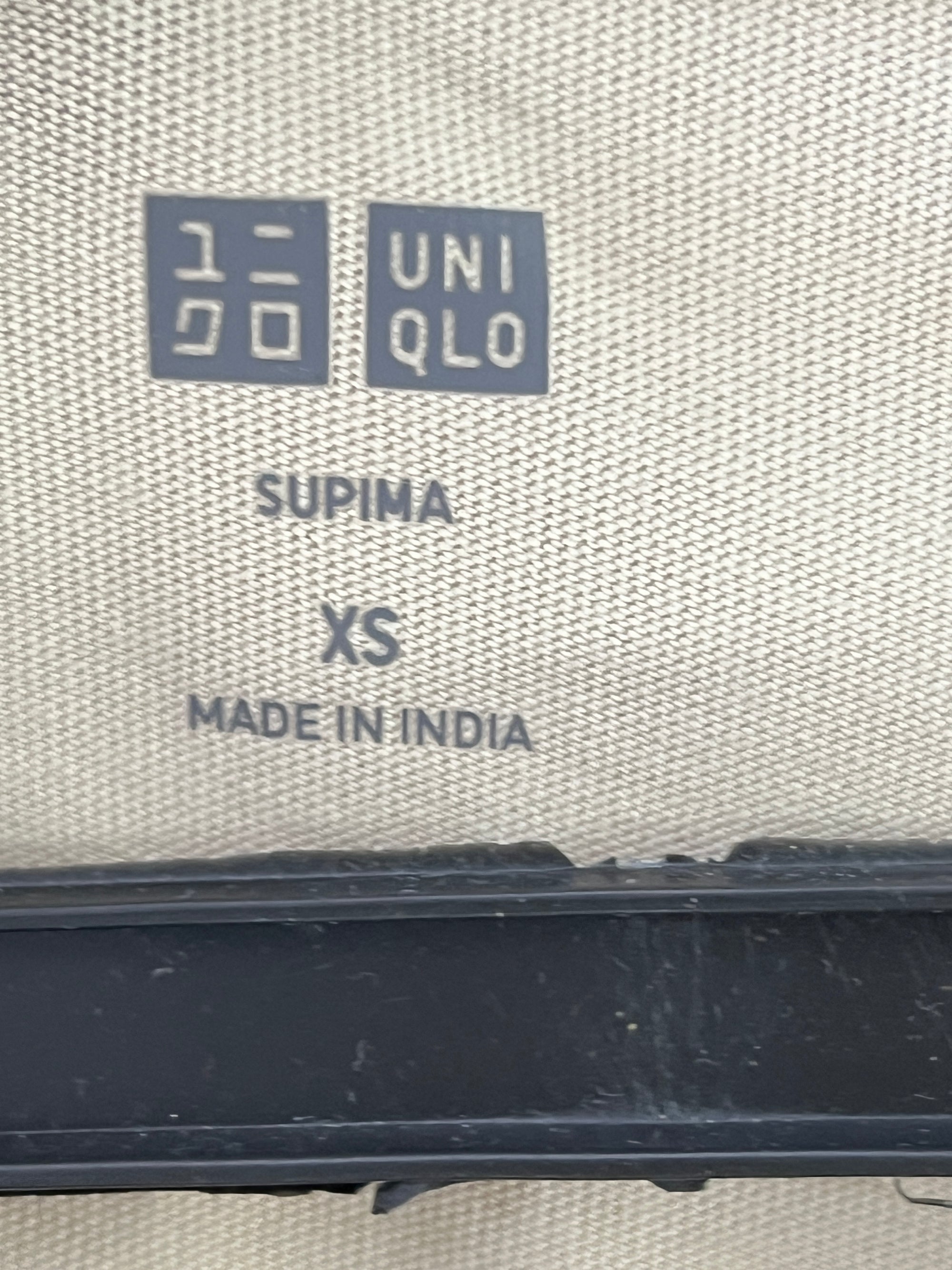 UNIQLO® Beige | Small | Chest: 19" | T71 - Genuine Maal