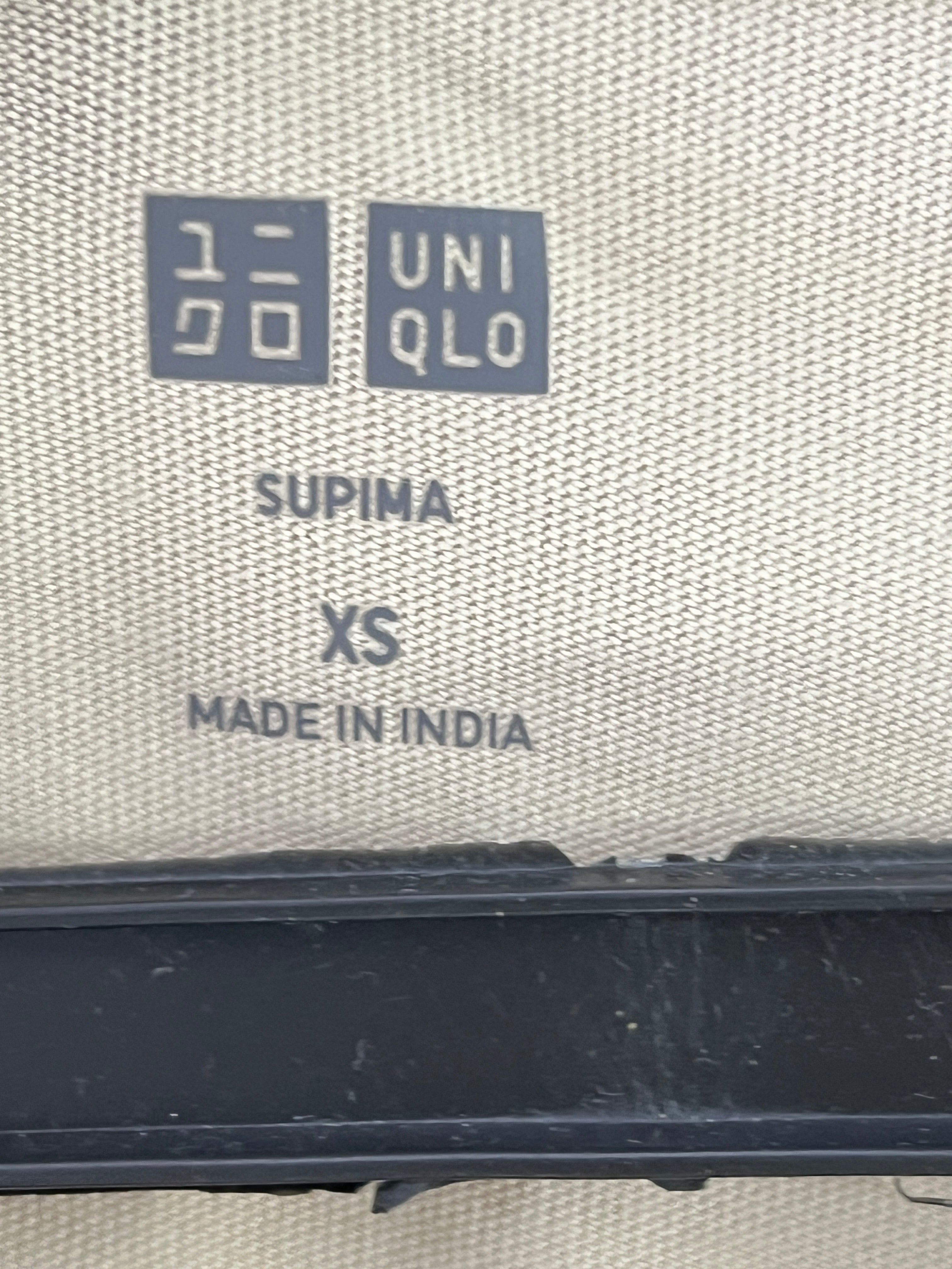 UNIQLO® Beige | Small | Chest: 19" | T71 - Genuine Maal