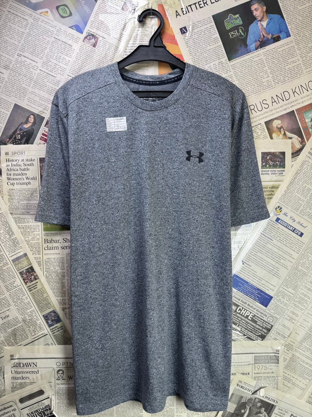 Under Armo*r® Medium | Chest: 21.5" | Heather Grey | Sports T-Shirt | Poly | 3961 - Genuine Maal