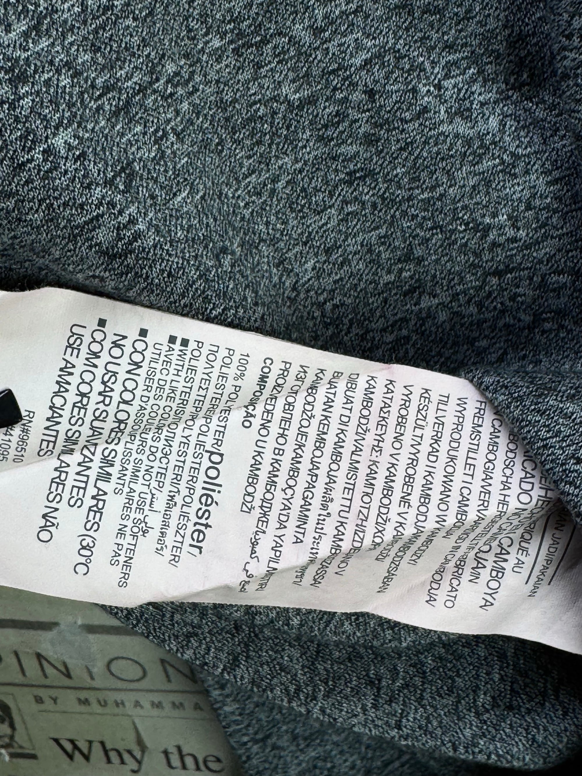 Under Armo*r® Medium | Chest: 21.5" | Heather Grey | Sports T-Shirt | Poly | 3961 - Genuine Maal