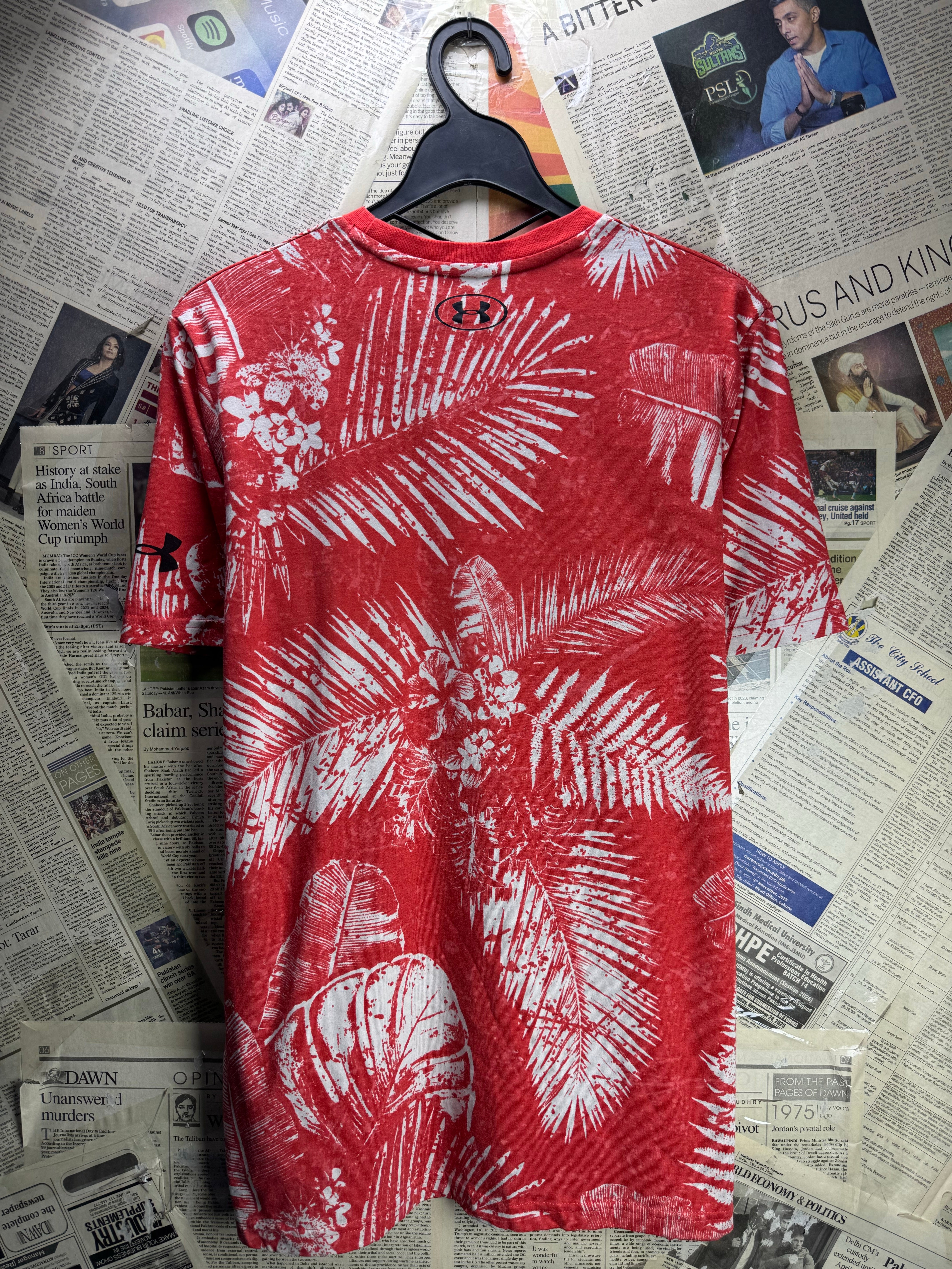 Under Armo*r® Small | Chest: 20" | Red | T-Shirt | Poly - Cotton | 5110 - Genuine Maal