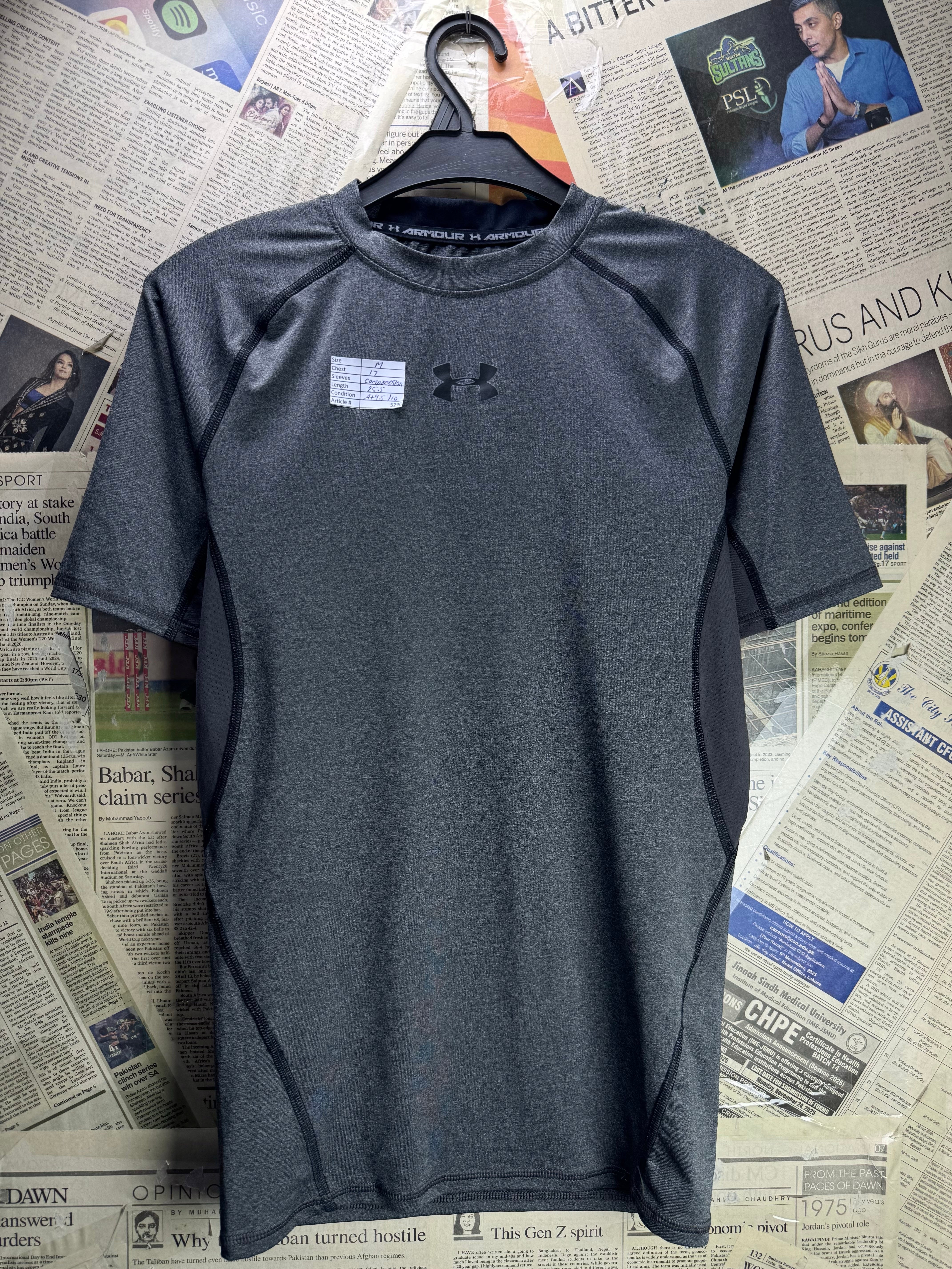 Under Armo*r® Medium | Chest: 17" | Grey | Compression T-Shirts | Poly - Elastane | 5296 - Genuine Maal