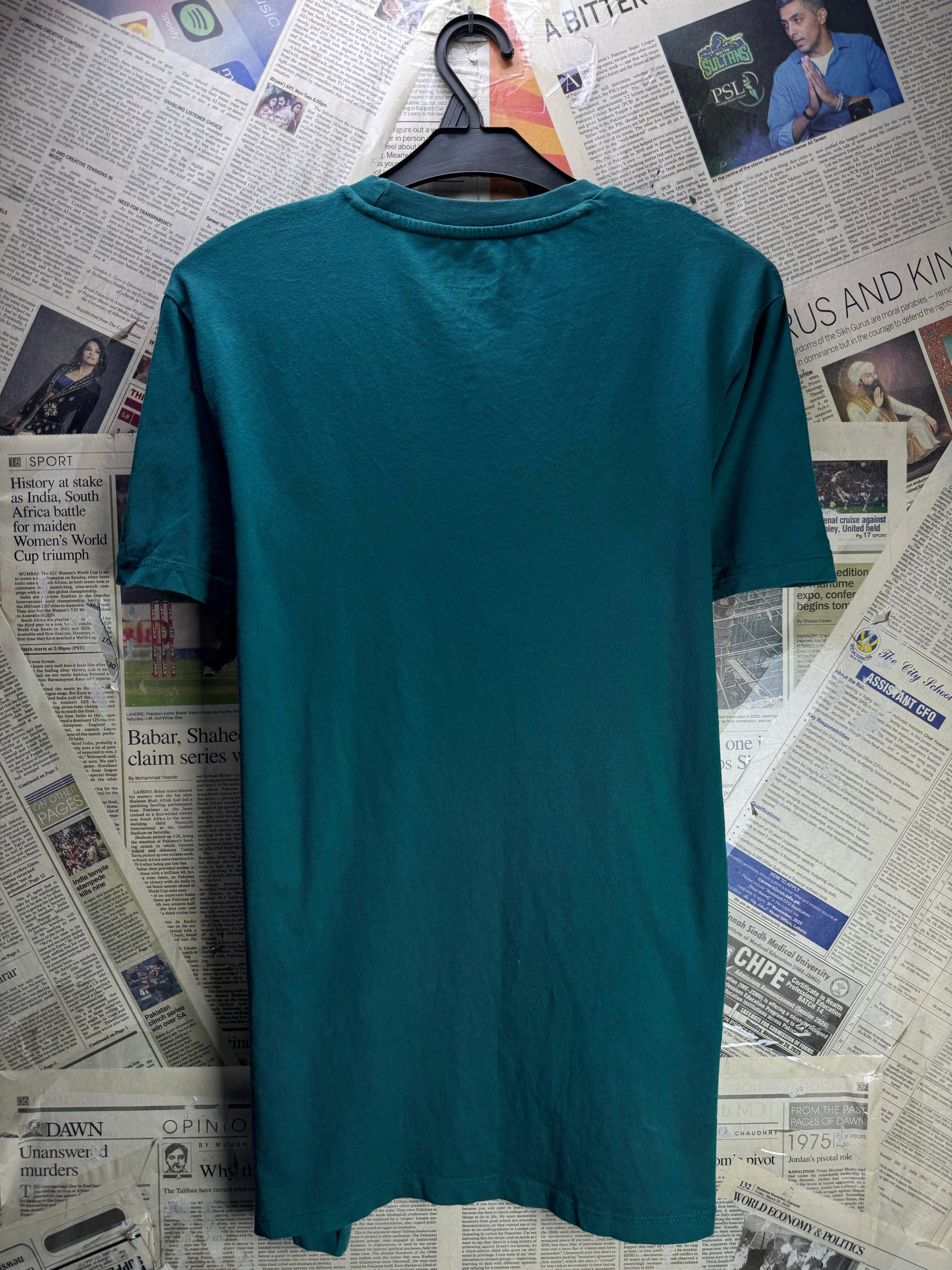 Netflix® Small | Chest: 19" | Green | T-Shirt | Cotton | 5300 - Genuine Maal