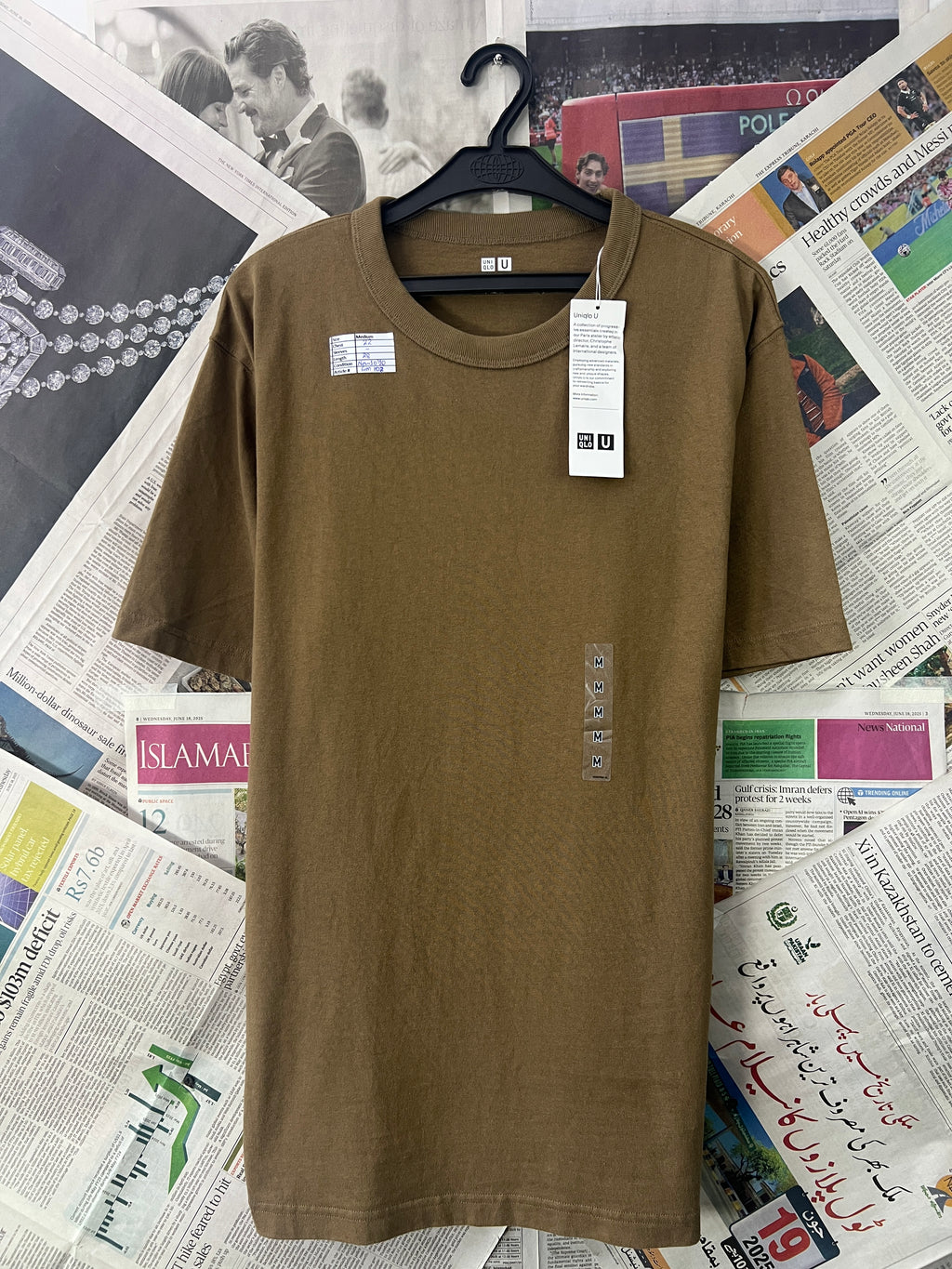 UNIQLO® Sepia | Medium | Chest: 22" | T103 - Genuine Maal