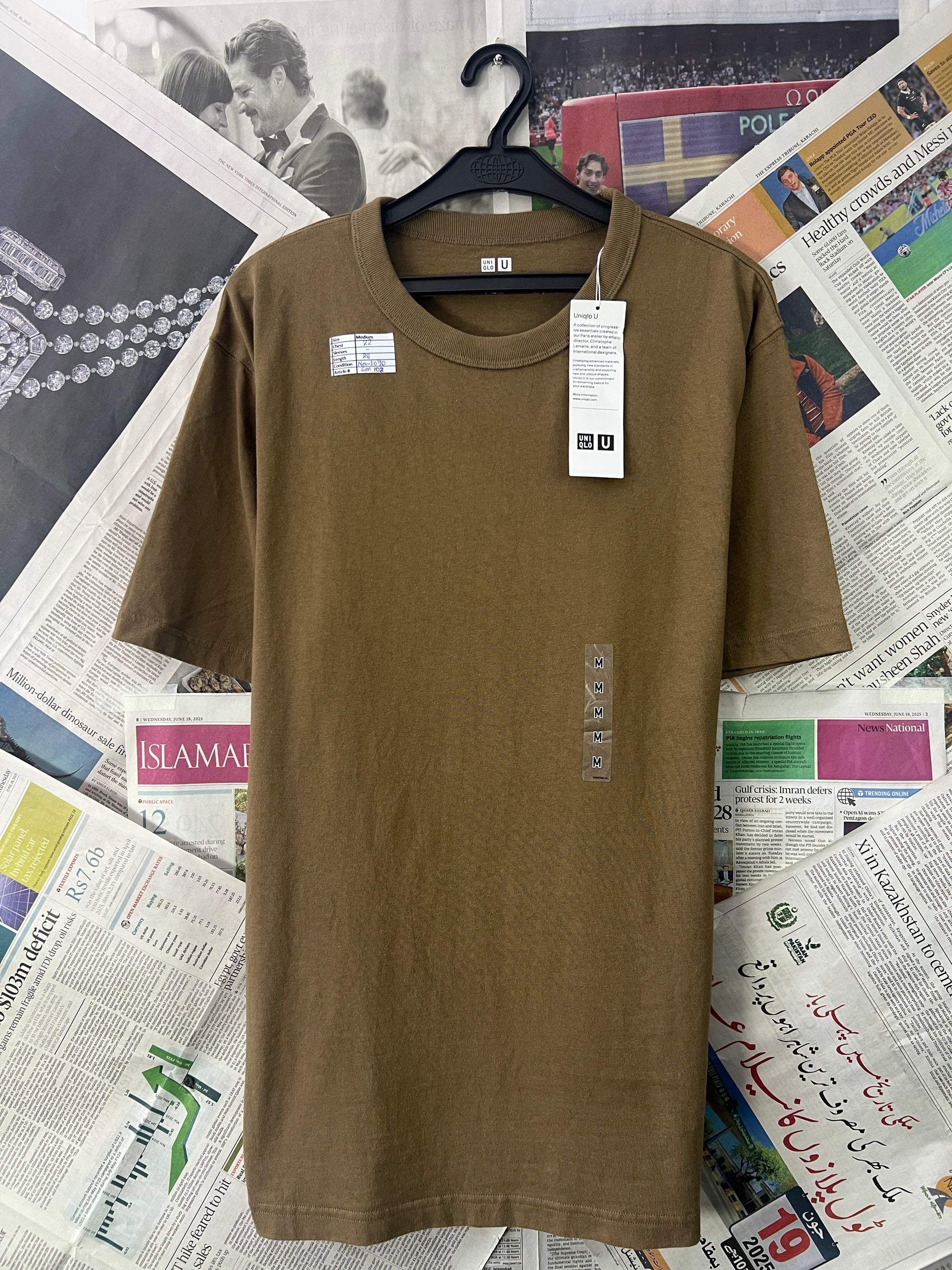 UNIQLO® Sepia | Medium | Chest: 22" | T103 - Genuine Maal