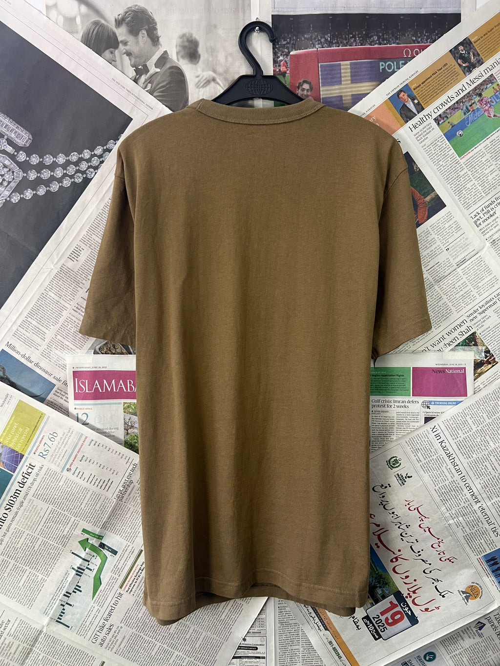 UNIQLO® Sepia | Medium | Chest: 22" | T103 - Genuine Maal