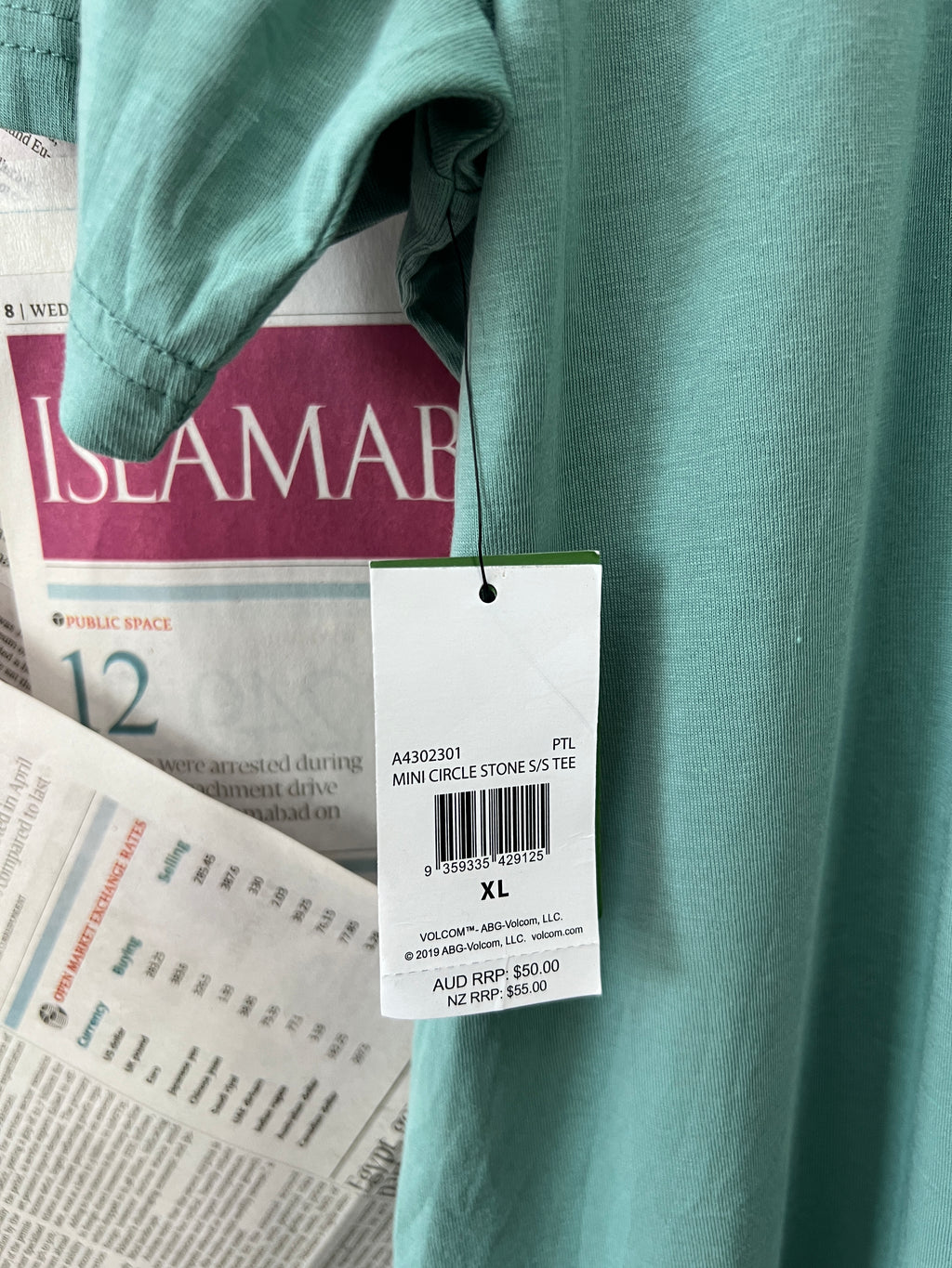 VOLCOM® Cucumber | Large | Chest: 23.5" | T106 - Genuine Maal