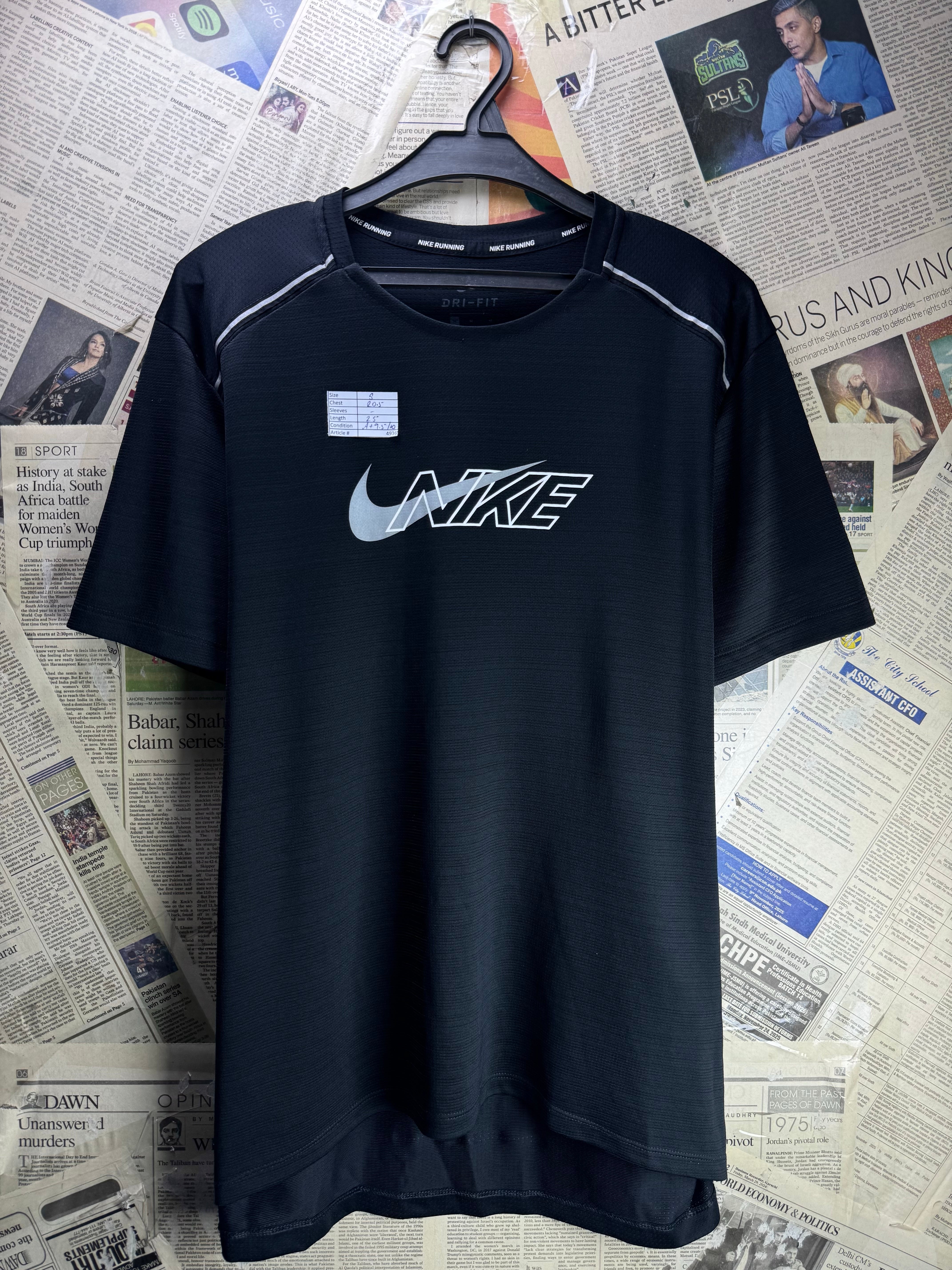 N*ke® Small | Chest: 20.5" | Black | Sports T-Shirt | Polyester | 4936