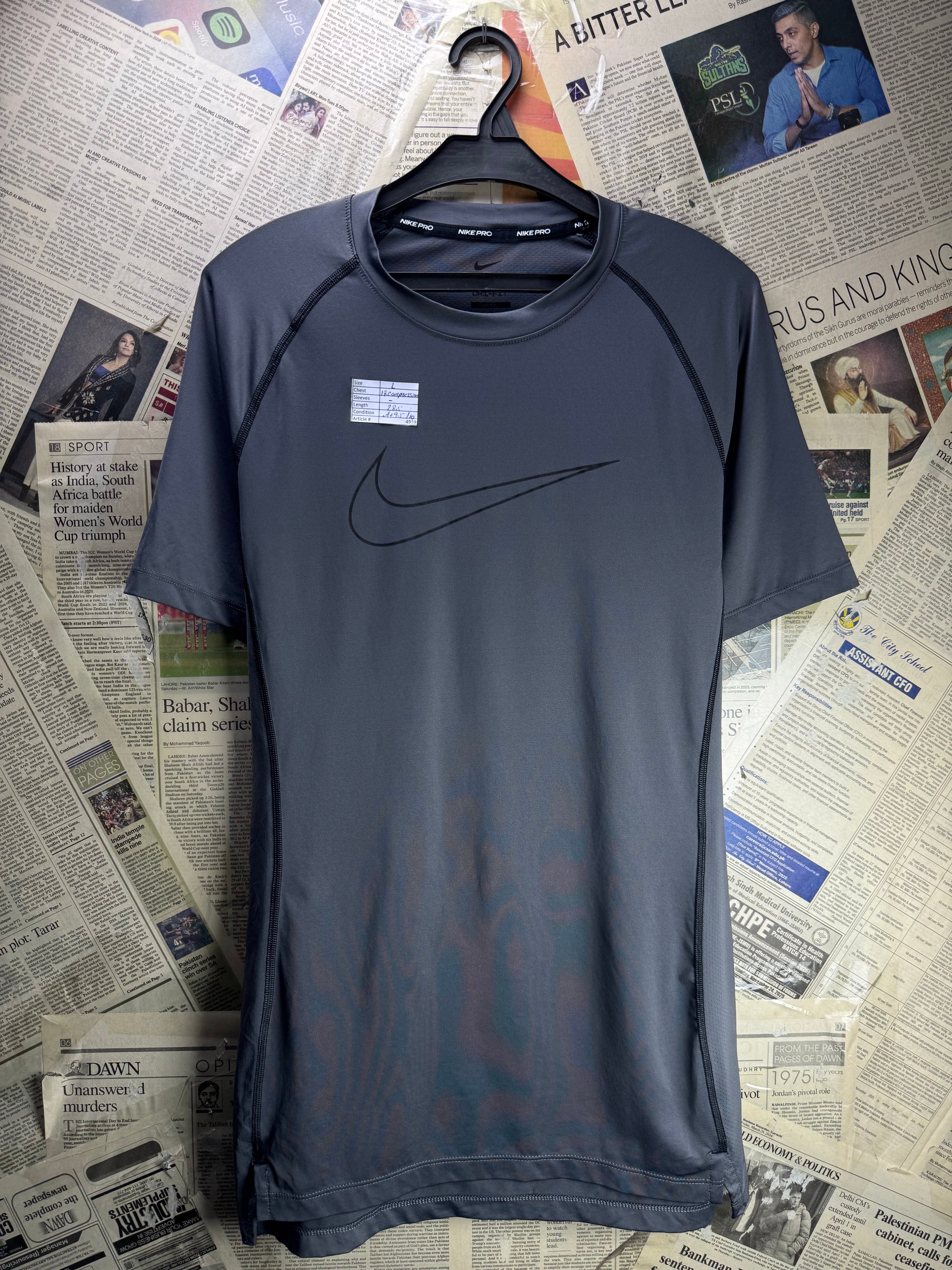 N*ke® Large | Chest: 18" | Grey | Gym T-Shirt | Poly-Elastane | 4939
